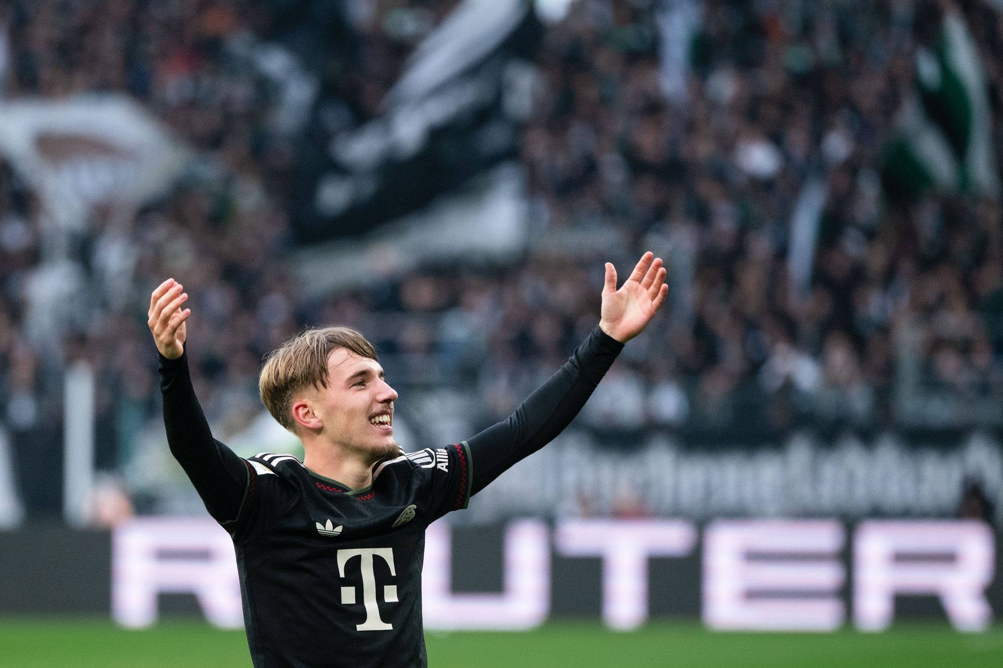 Bericht: Neuer Vertrag für Bayerns Top-Talent Lennart Karl Bericht: Neuer Vertrag für Bayerns Top-Talent Lennart Karl