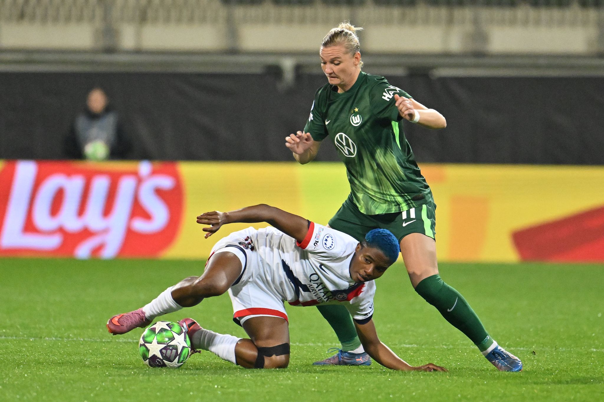 Popp dreht auf: Wolfsburgerinnen siegen klar gegen Paris