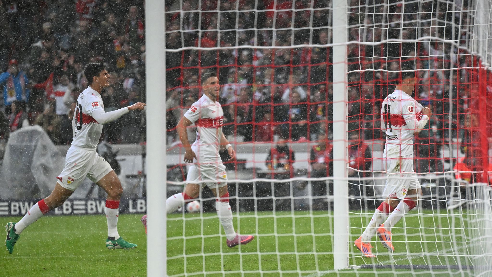 «Goldenes Tor» von El Khannouss: VfB springt auf Platz vier