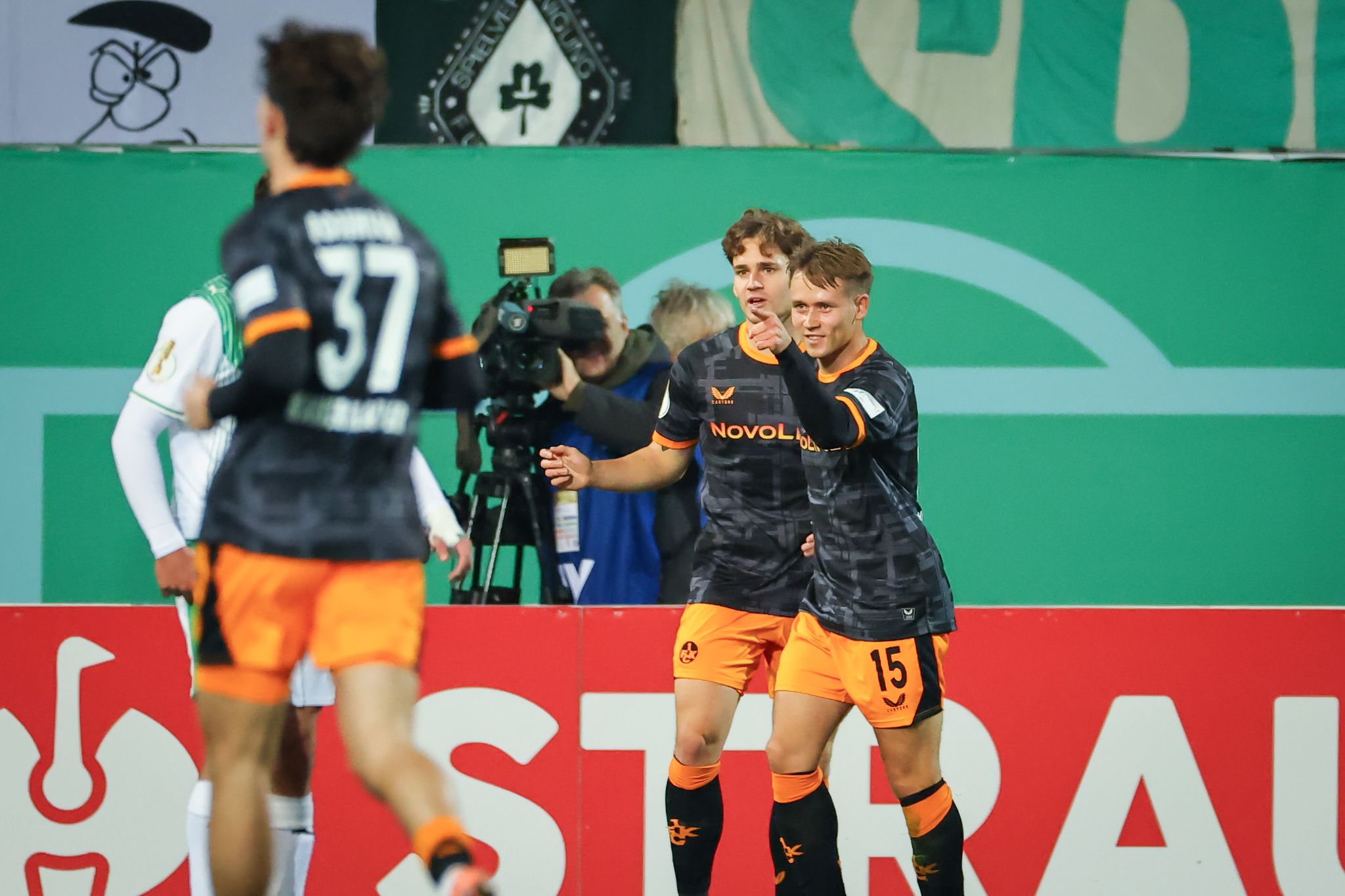 Kaiserslautern jubelt in Fürth – Kurioser Platzverweis