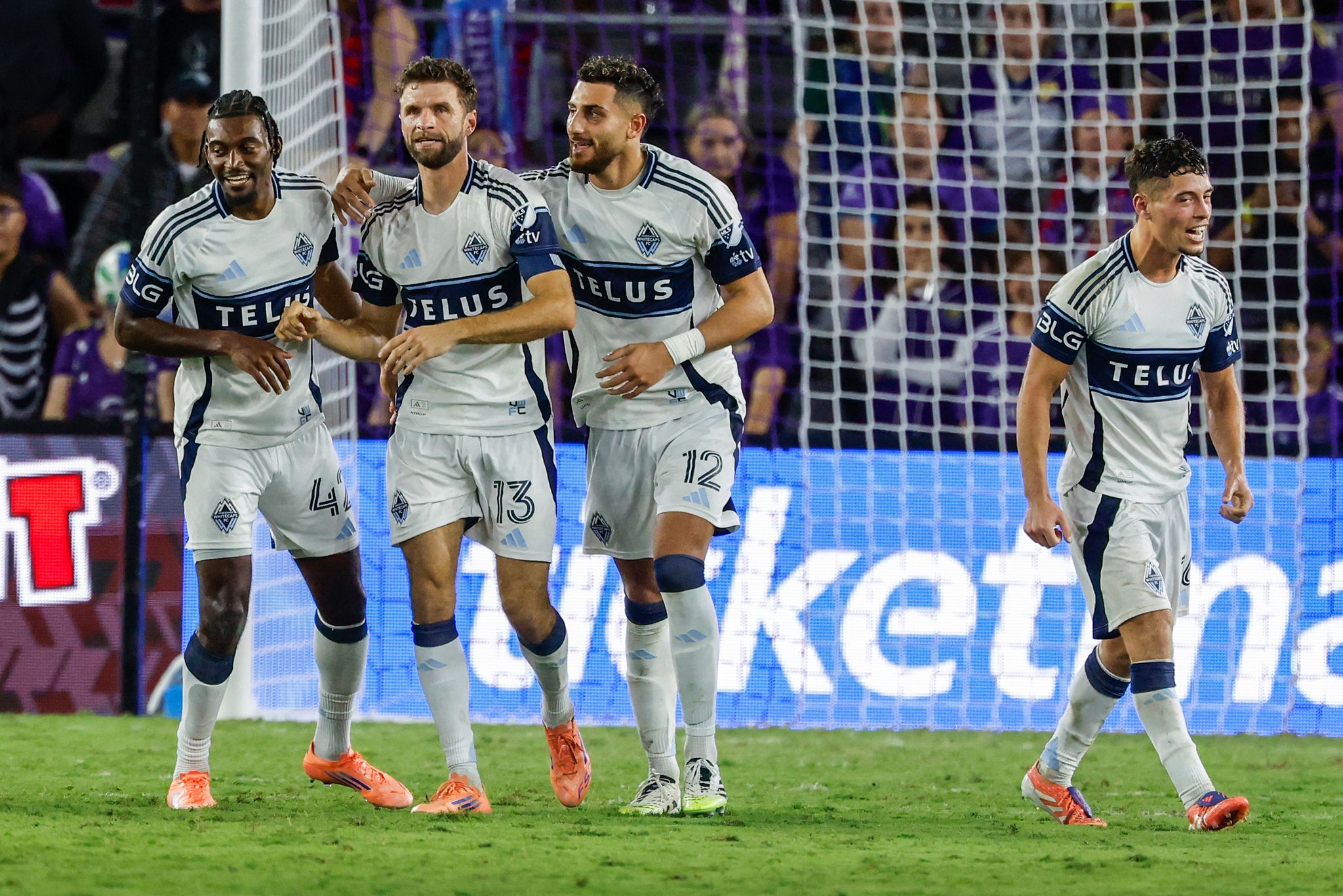 Müller schießt Vancouver in der Nachspielzeit auf Platz eins