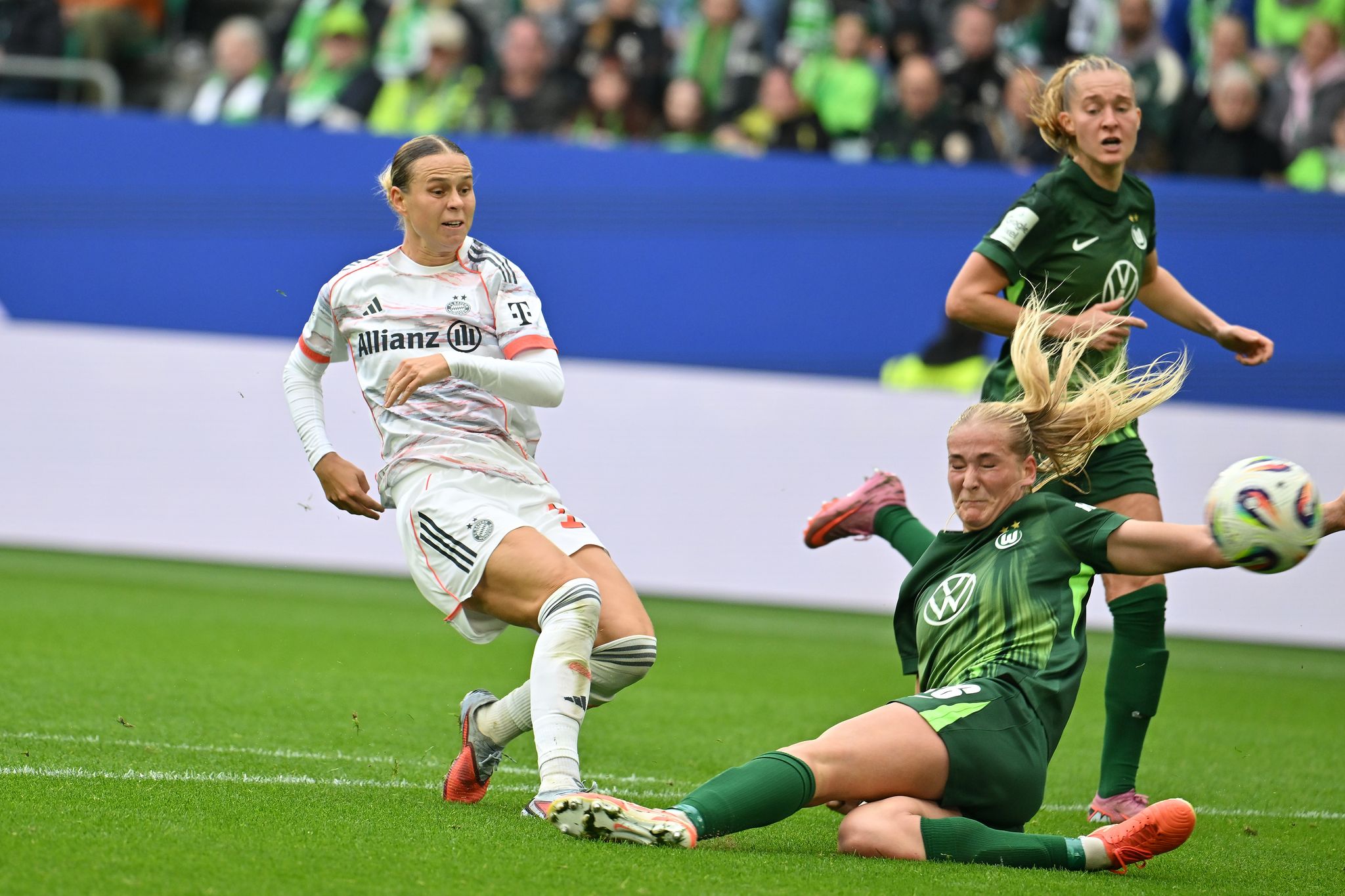 3:1 in Wolfsburg: Bayern-Frauen gewinnen Topspiel