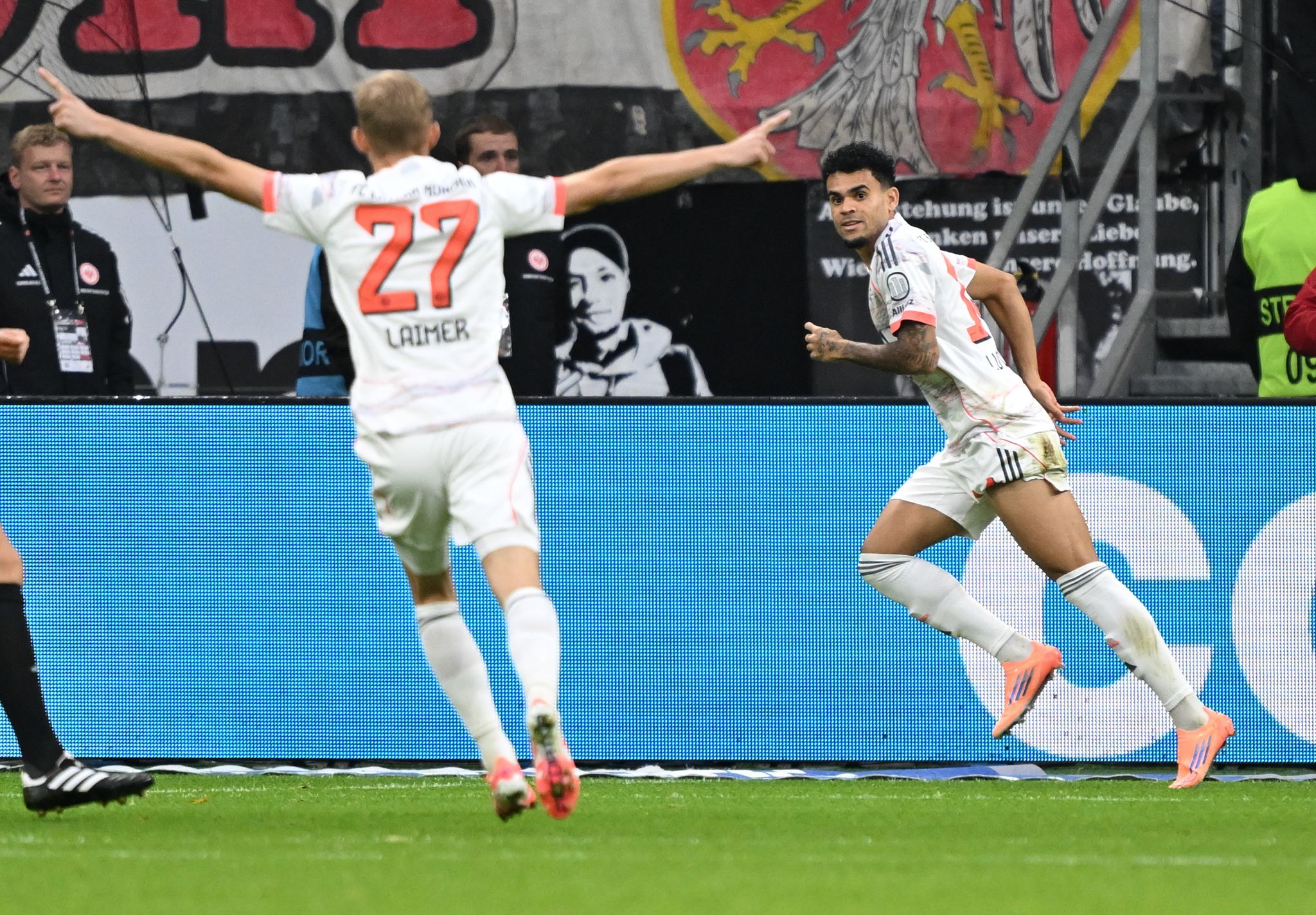 Matchwinner Díaz: Erst top auf dem Platz, dann top am Glas?