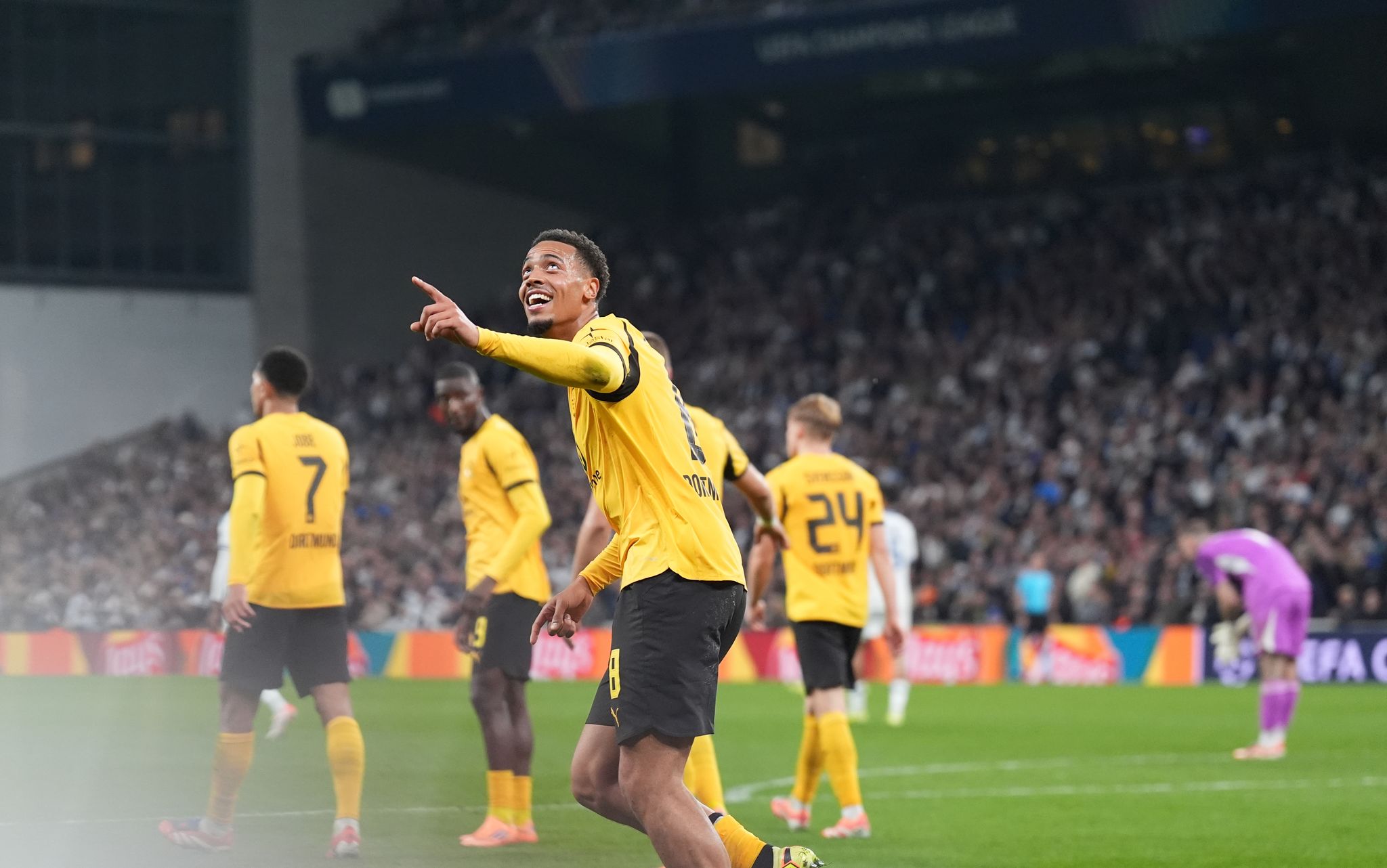 Nmecha in Dortmund: Wirbel auf und neben dem Platz