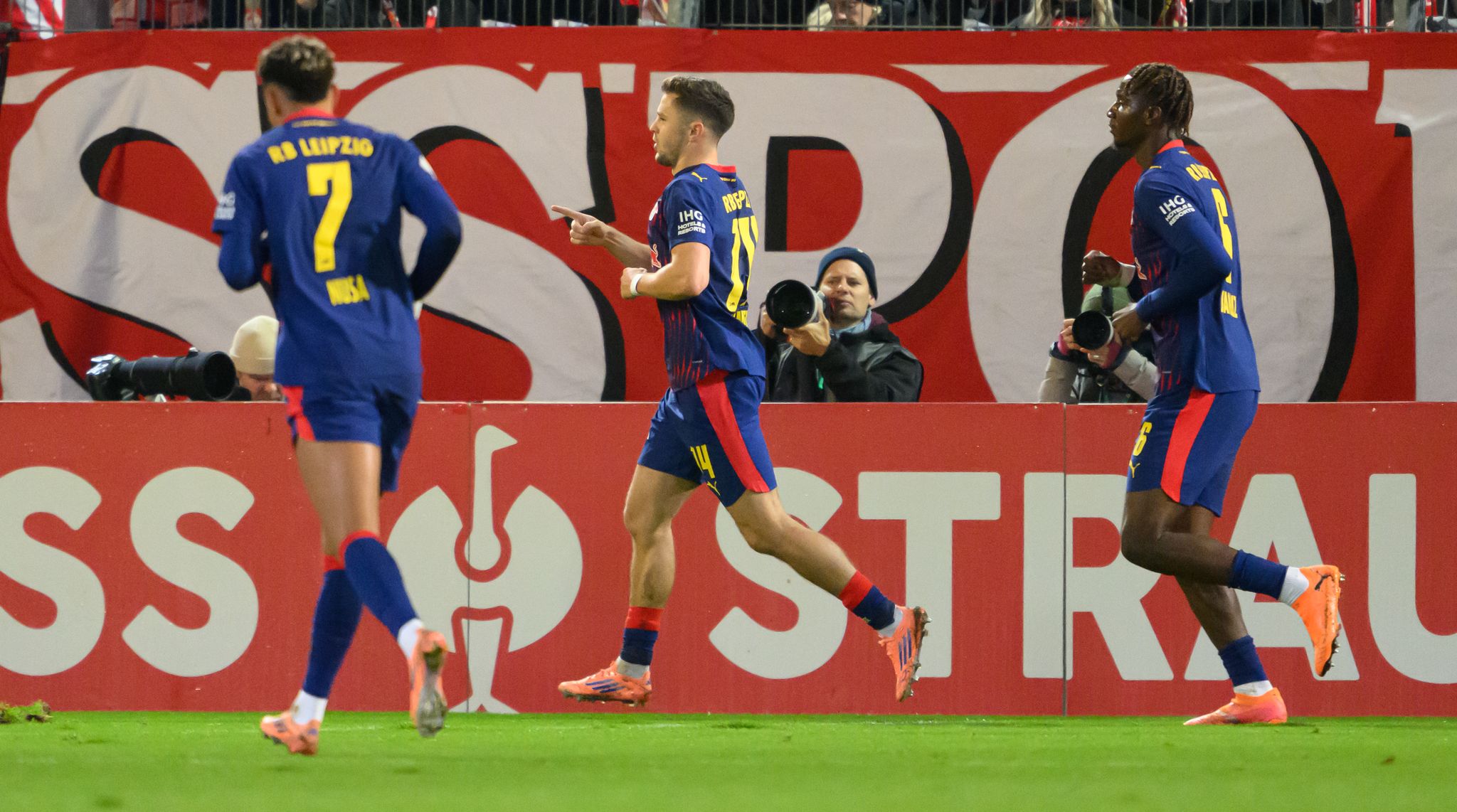 Todesfall überschattet Sieg von RB Leipzig in Cottbus Todesfall überschattet Sieg von RB Leipzig in Cottbus