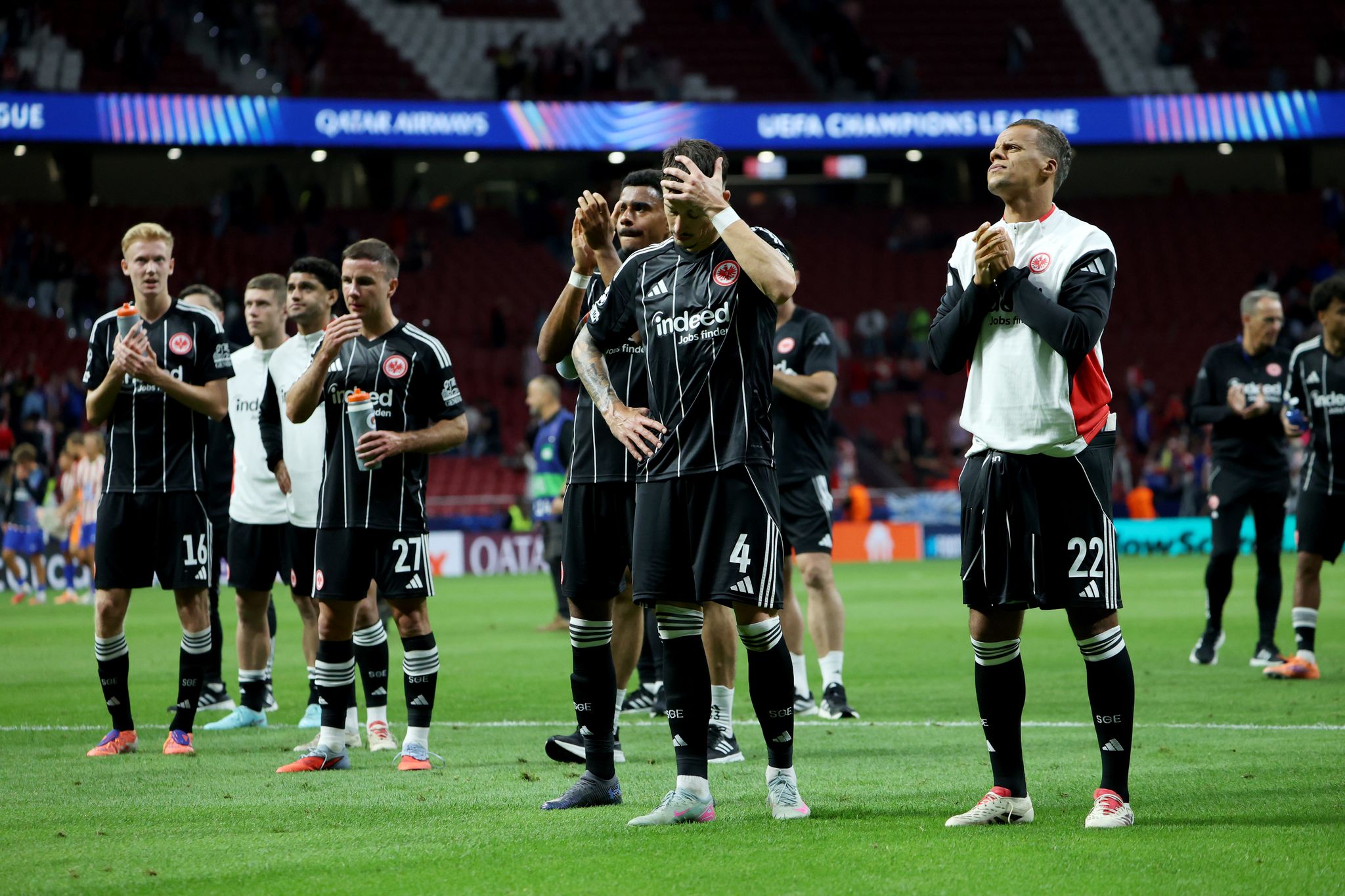 «Fühlt sich scheiße an»: Eintracht stößt an ihre Grenzen
