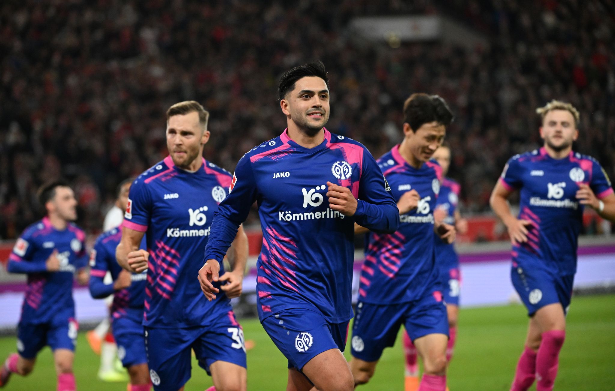 Jubel vor VfB-Kurve: Mainzer Amiri entschuldigt sich