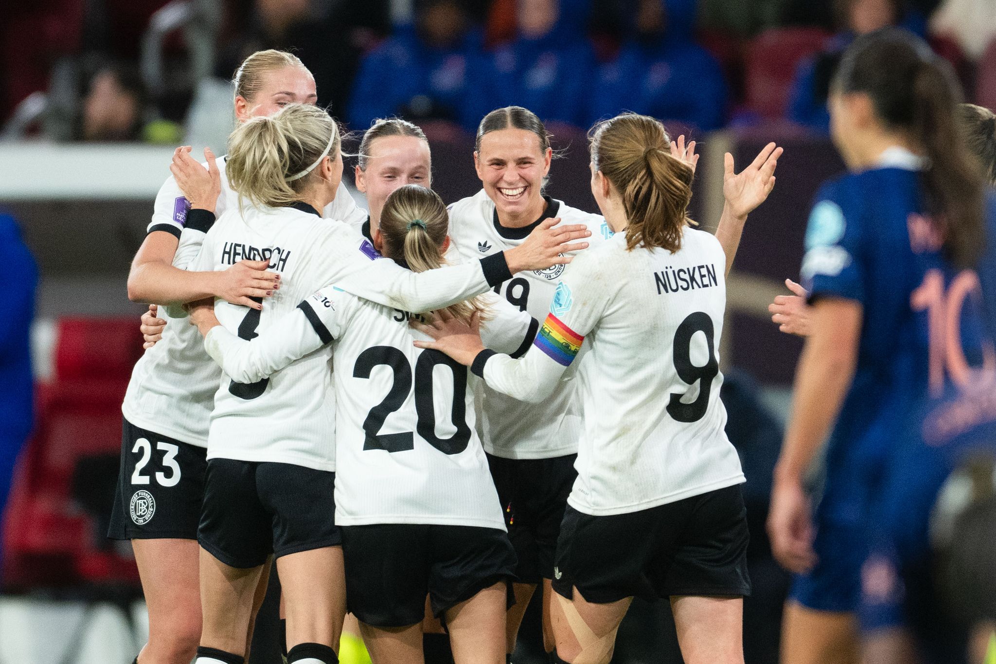 Klara Bühl erlöst DFB-Frauen: 1:0 gegen Frankreich Klara Bühl erlöst DFB-Frauen: 1:0 gegen Frankreich