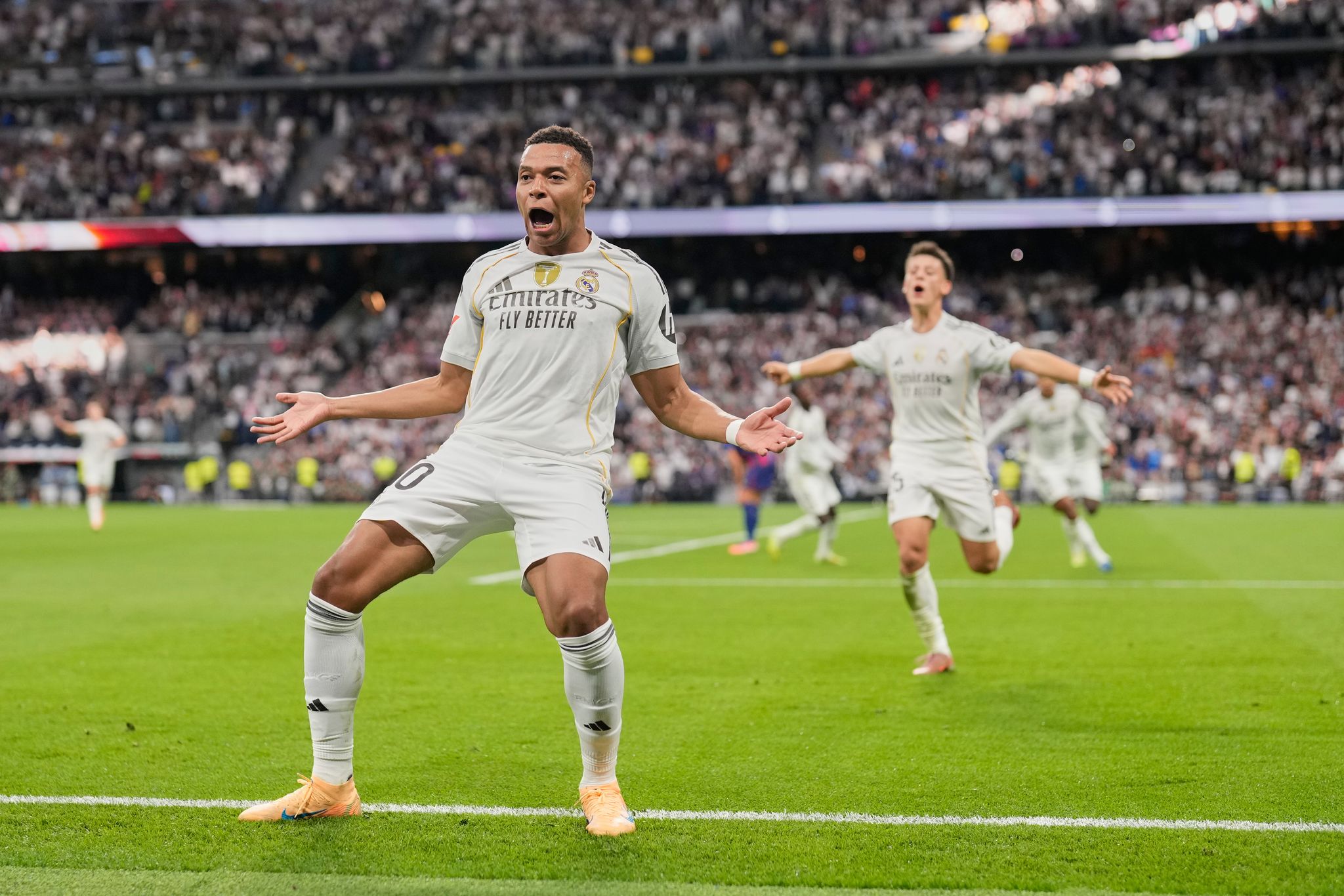 Real setzt sich mit Clásico-Sieg von Barcelona ab Real setzt sich mit Clásico-Sieg von Barcelona ab