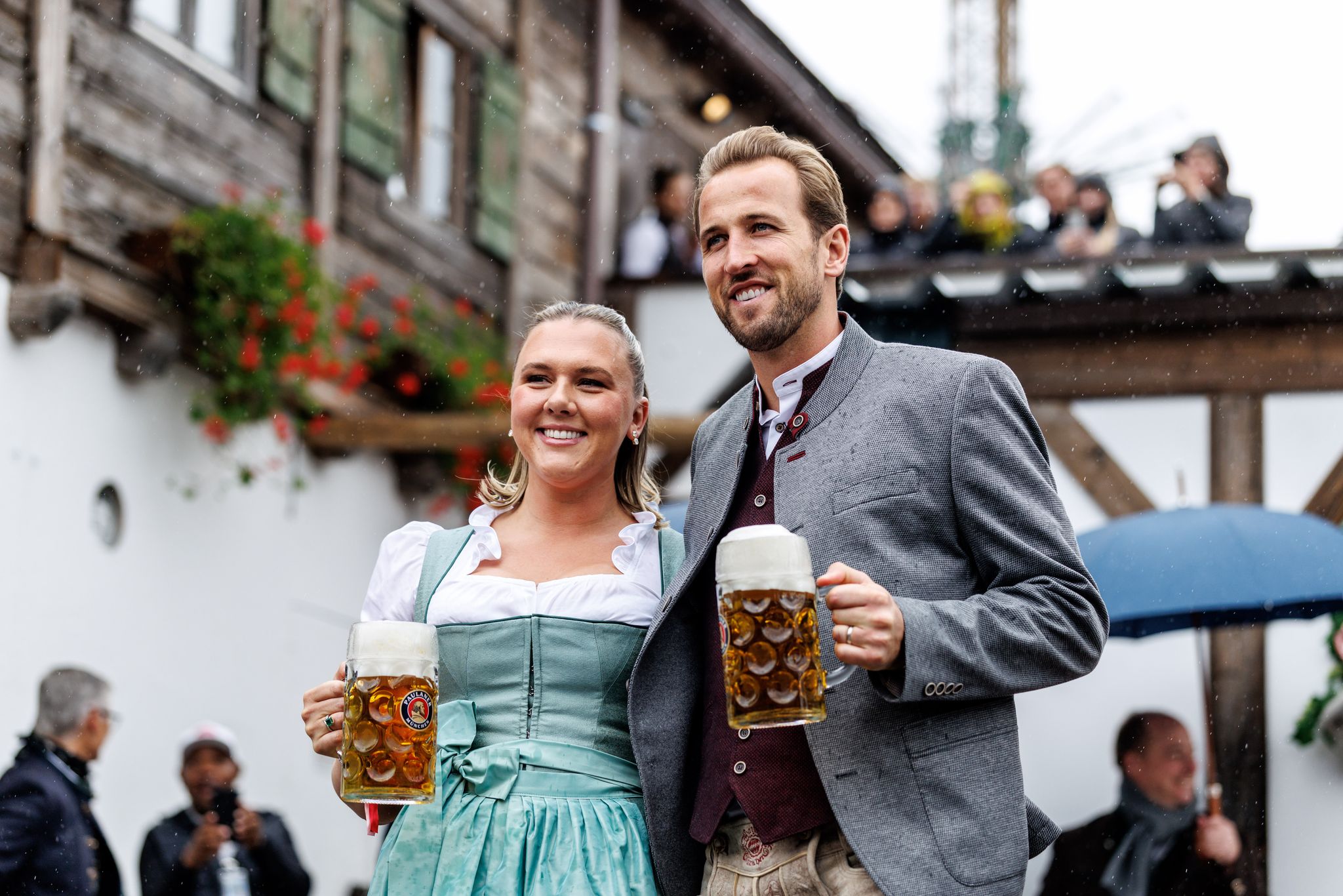 Prosit auf Perfektion: Rekord-Bayern in bester Wiesn-Laune