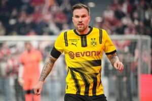 Unterschrift auf Bierdeckel: Großkreutz kickt in Landesliga