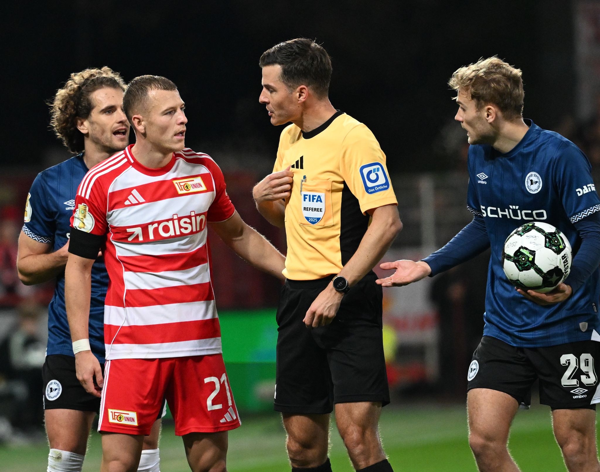 Tradition trifft Moderne: Der Pokal im Videobeweis-Dilemma Tradition trifft Moderne: Der Pokal im Videobeweis-Dilemma