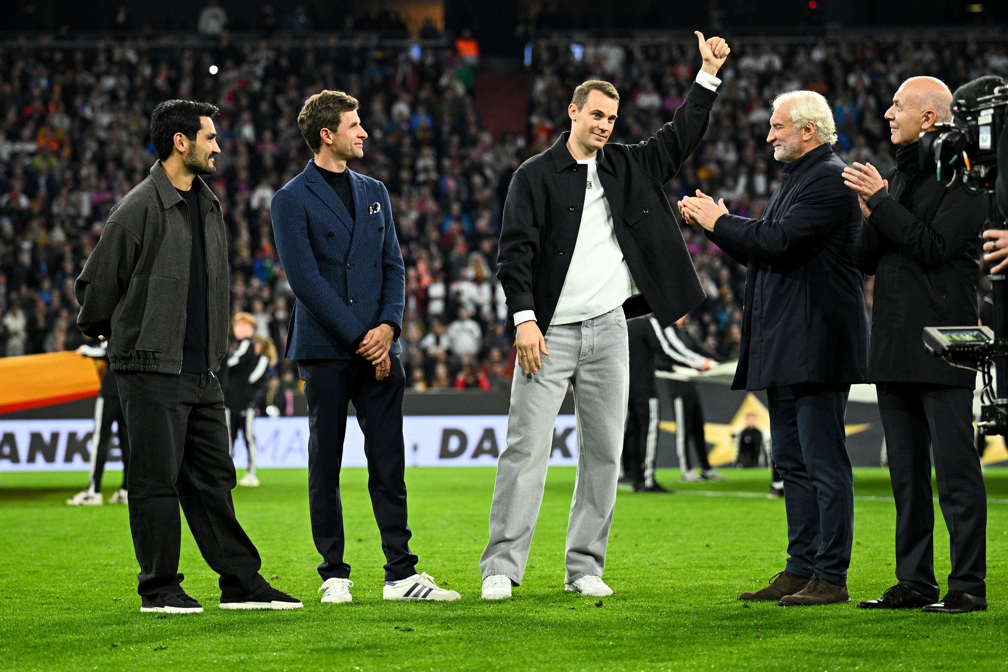 Bei Ausfall von ter Stegen: Völler-Gespräch mit Neuer?