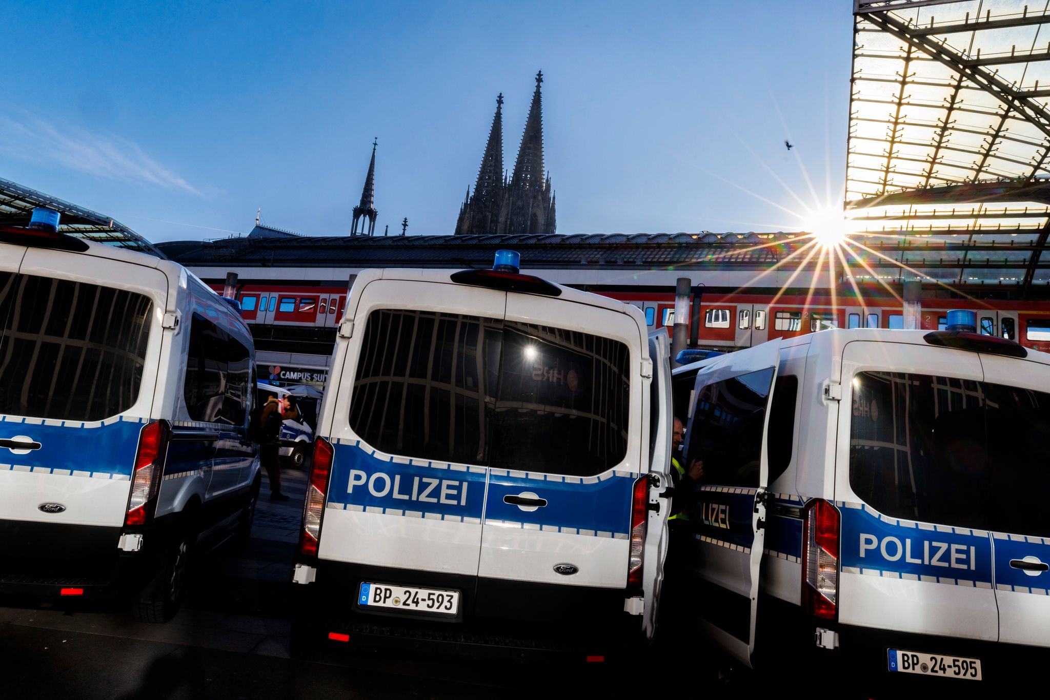 Polizei ermittelt: Schlägerei zwischen BVB- und Schalke-Fans