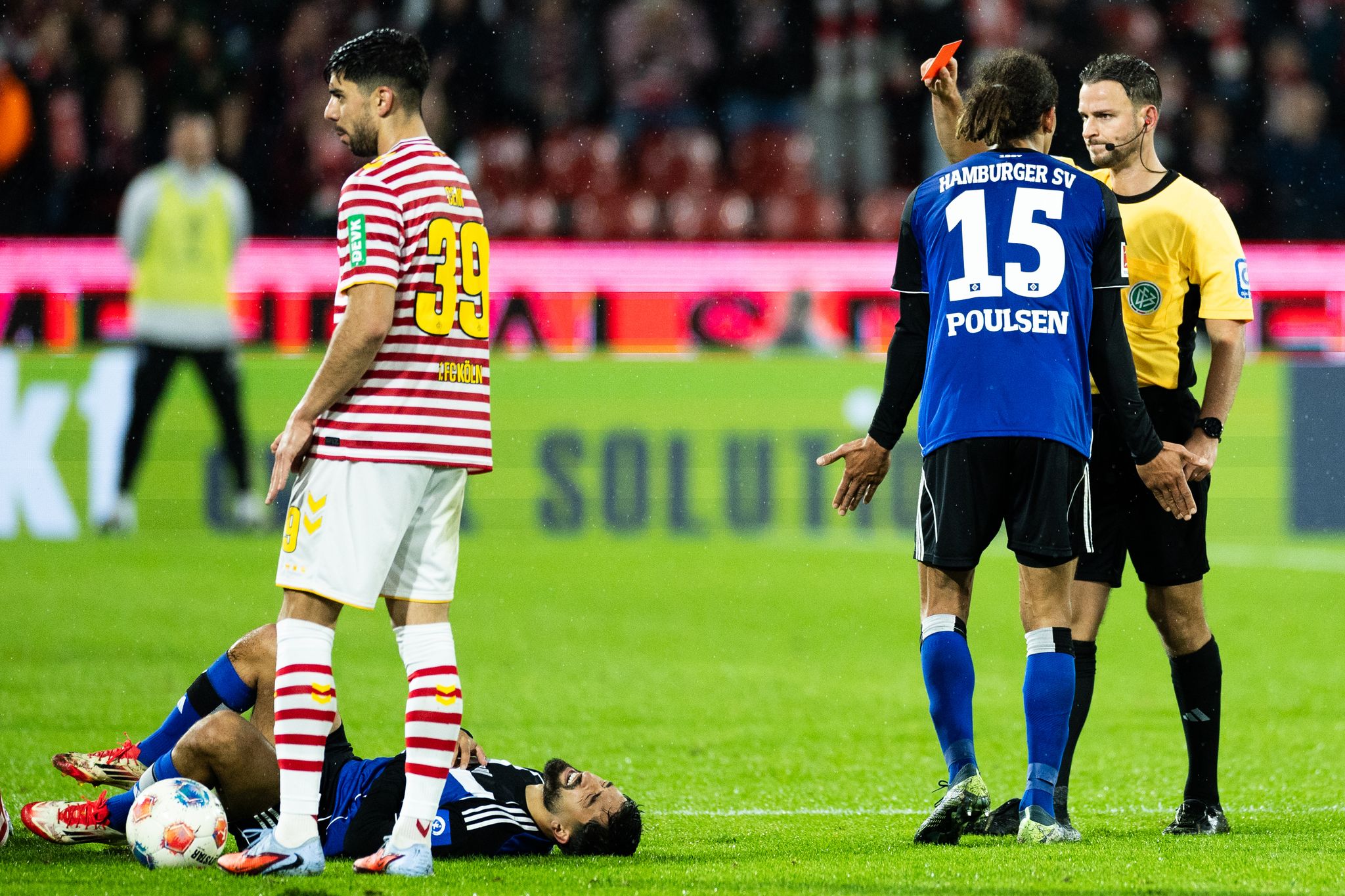 Mehr als fünf Minuten Videobeweis: Wieder Kritik am VAR Mehr als fünf Minuten Videobeweis: Wieder Kritik am VAR