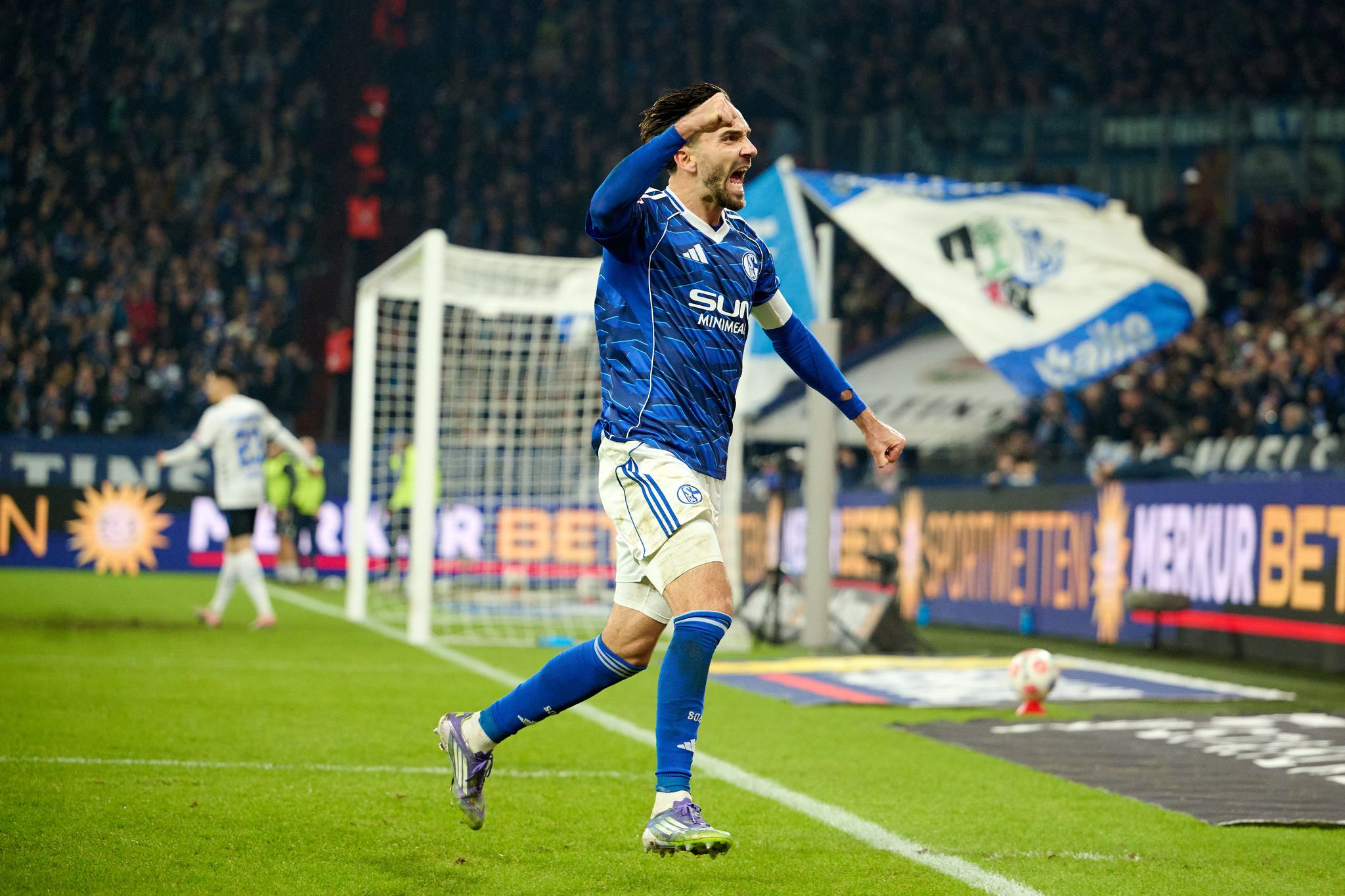 2:1 gegen Paderborn: Schalke ist Tabellenführer