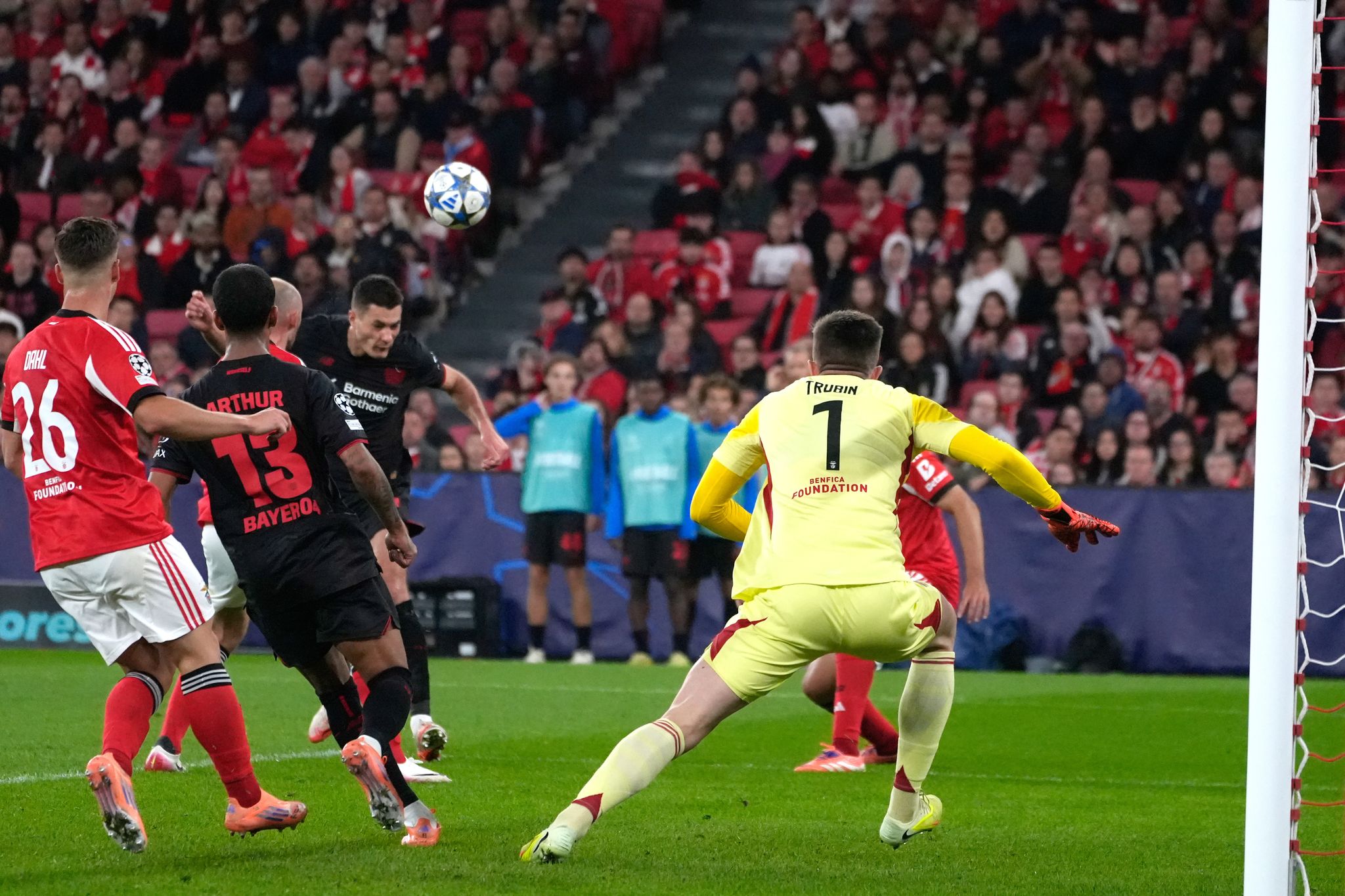 Dank Schick: Bayer holt ersten Champions-League-Sieg Dank Schick: Bayer holt ersten Champions-League-Sieg