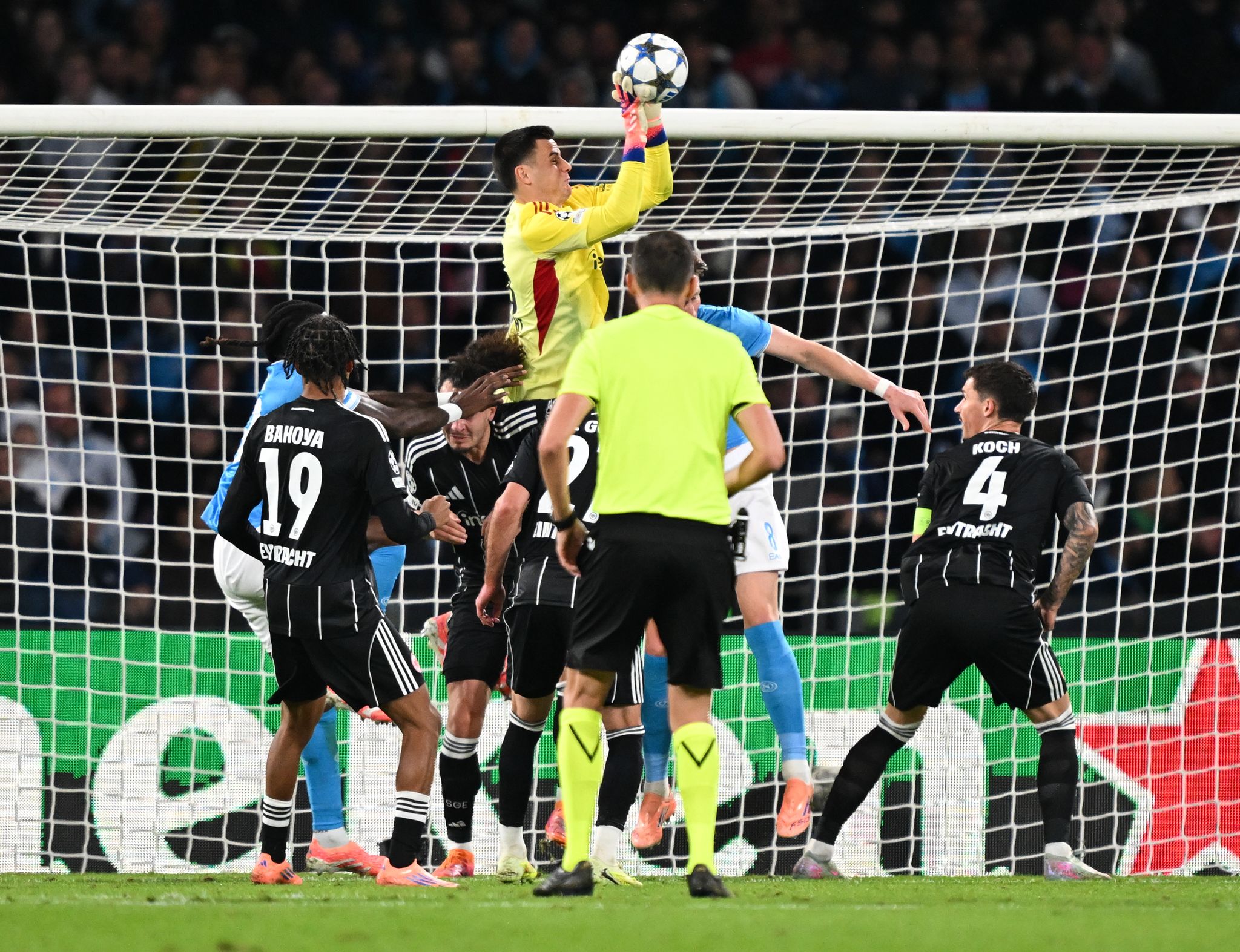 Dicke Luft auch ohne Randale: Eintracht fordert Konsequenzen Dicke Luft auch ohne Randale: Eintracht fordert Konsequenzen