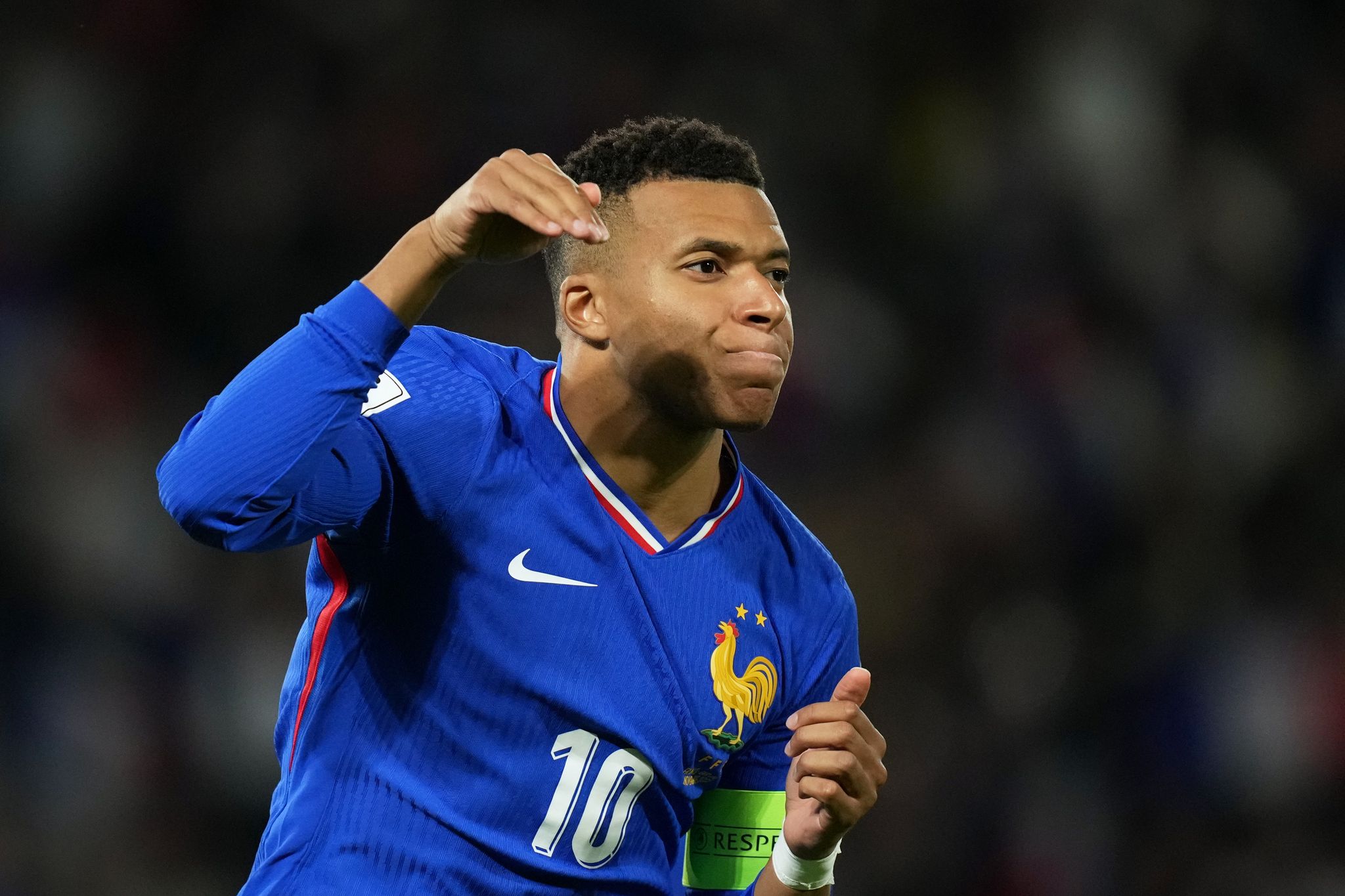 Frankreich fährt dank Mbappé zur WM – Ronaldo sieht Rot Frankreich fährt dank Mbappé zur WM – Ronaldo sieht Rot
