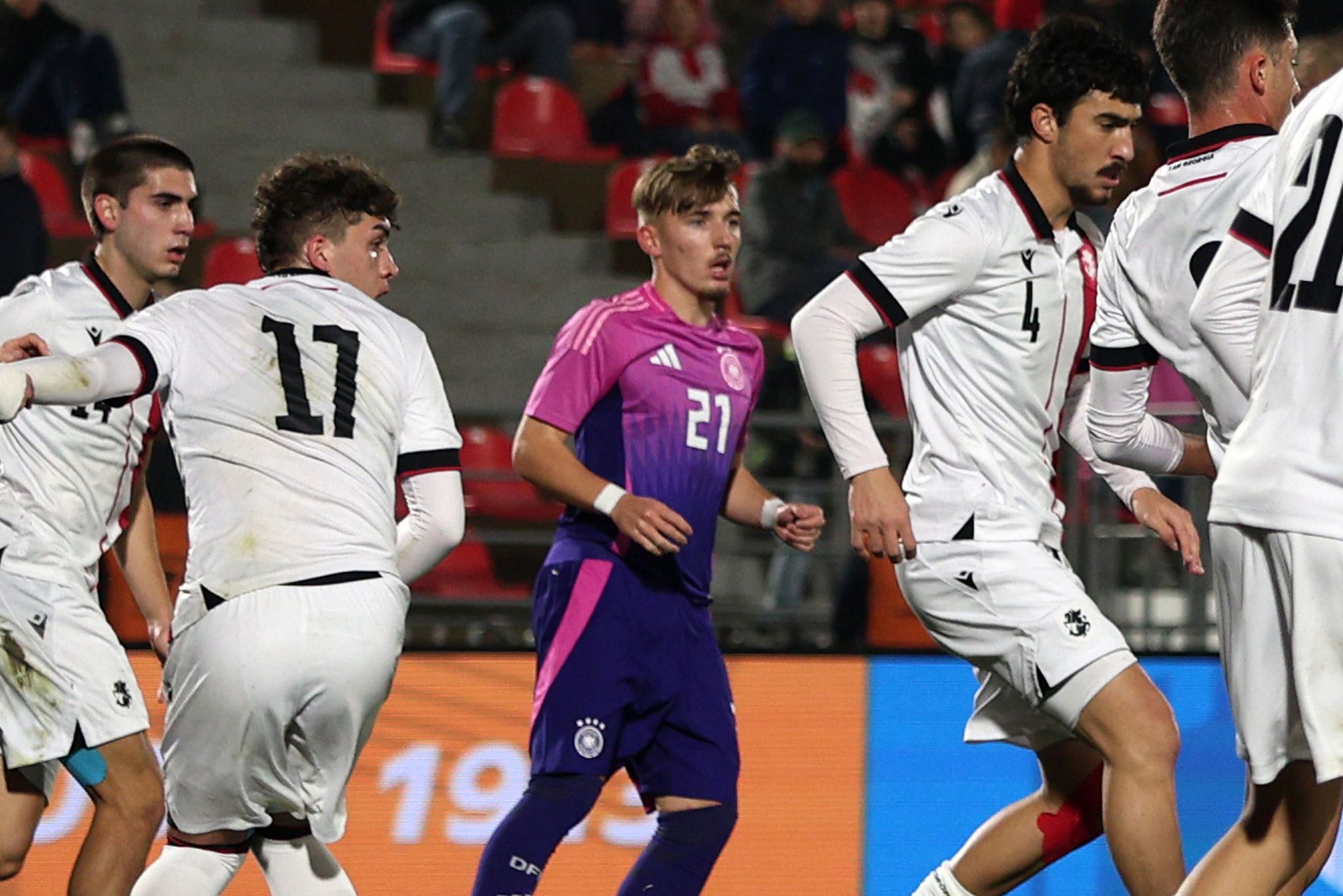 Höhenflug von Bayerns Karl hält an: U21 siegt in Georgien Höhenflug von Bayerns Karl hält an: U21 siegt in Georgien