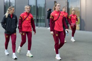 DFB-Team muss gegen Spanien auf Küver und Lohmann verzichten