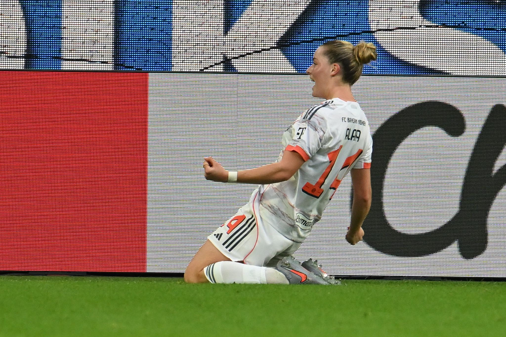 Bayern-Frauen weiter ungeschlagen: 5:1 in Hoffenheim