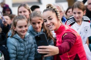 Millionen fürs Wachstum: Fußballerinnen vor wichtigen Wochen