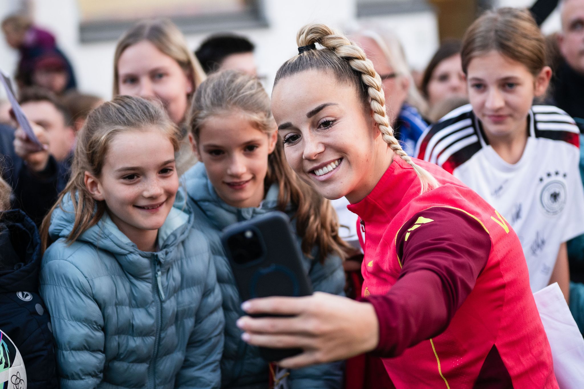 Millionen fürs Wachstum: Fußballerinnen vor wichtigen Wochen