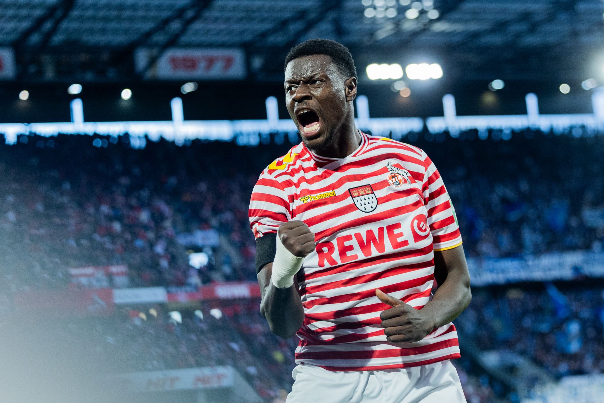 VAR-Ärger und Kölner Jubel im Aufsteigerduell mit Hamburg VAR-Ärger und Kölner Jubel im Aufsteigerduell mit Hamburg