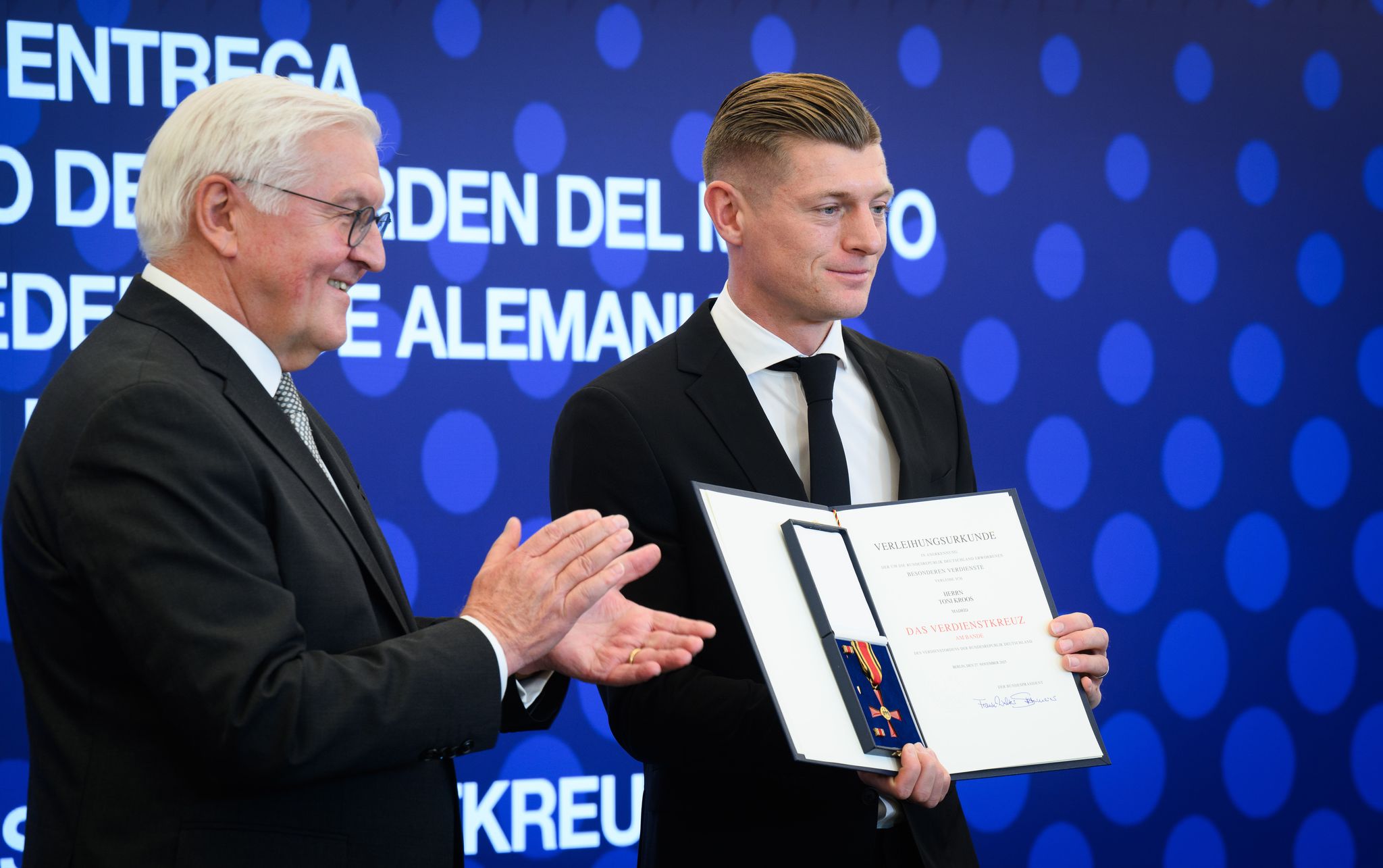 Ex-Nationalspieler Kroos mit Bundesverdienstkreuz geehrt