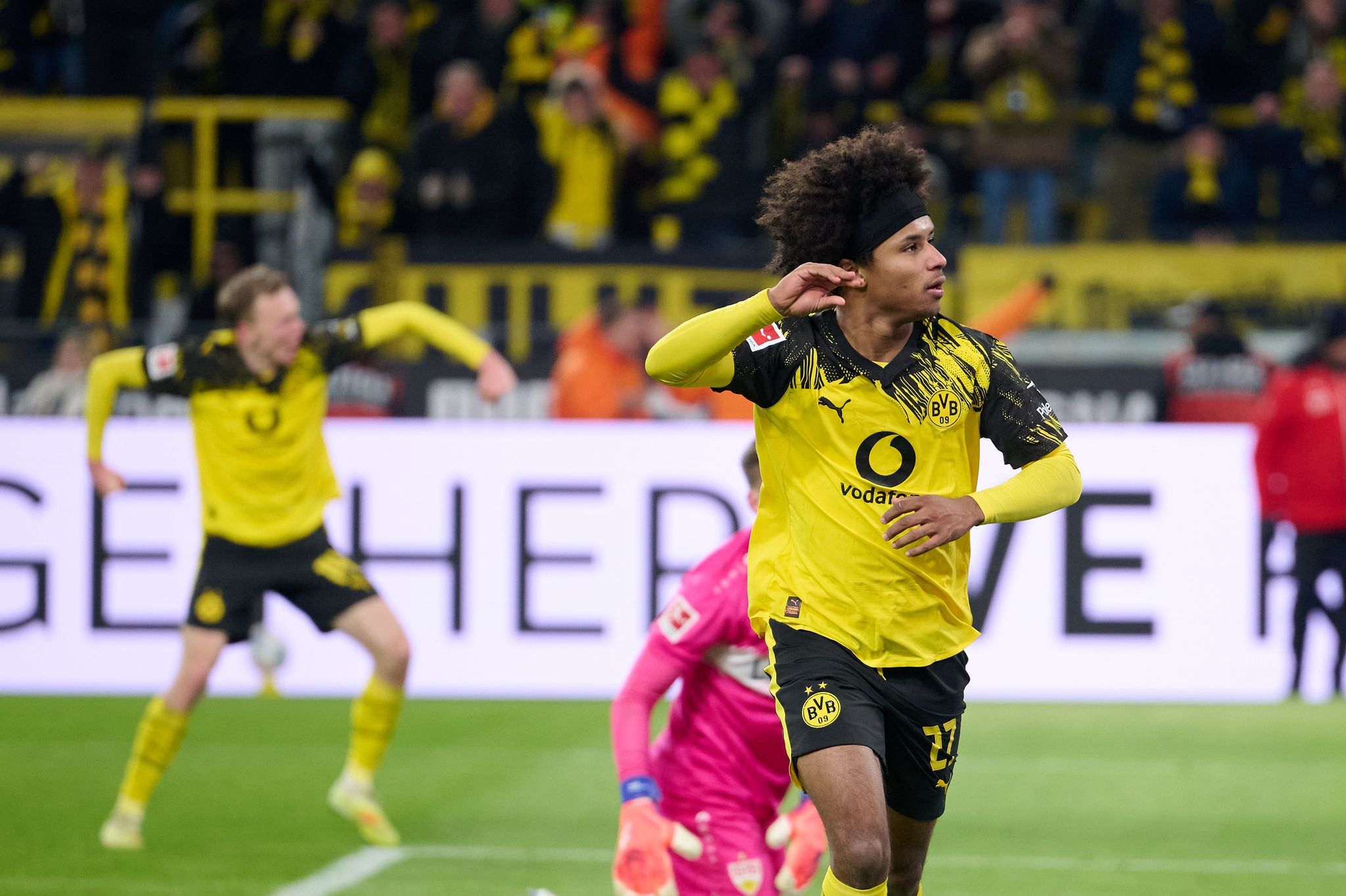 Adeyemi trotzt Waffenwirbel – Torjubel als klare Ansage