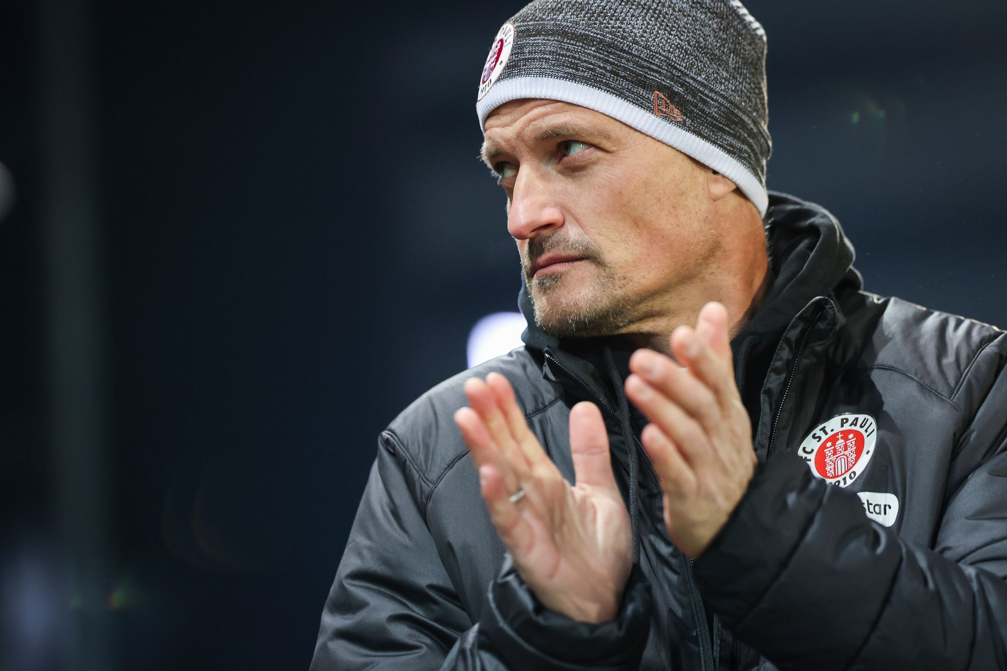 St. Pauli hält nach Niederlagenserie an Trainer Blessin fest