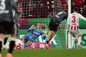 Frankfurt dreht Spiel und siegt erstmals seit 2017 in Köln