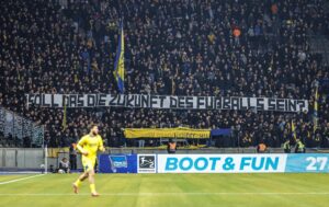 Zwölf Minuten Schweigen im Stadion: Fanproteste gehen weiter