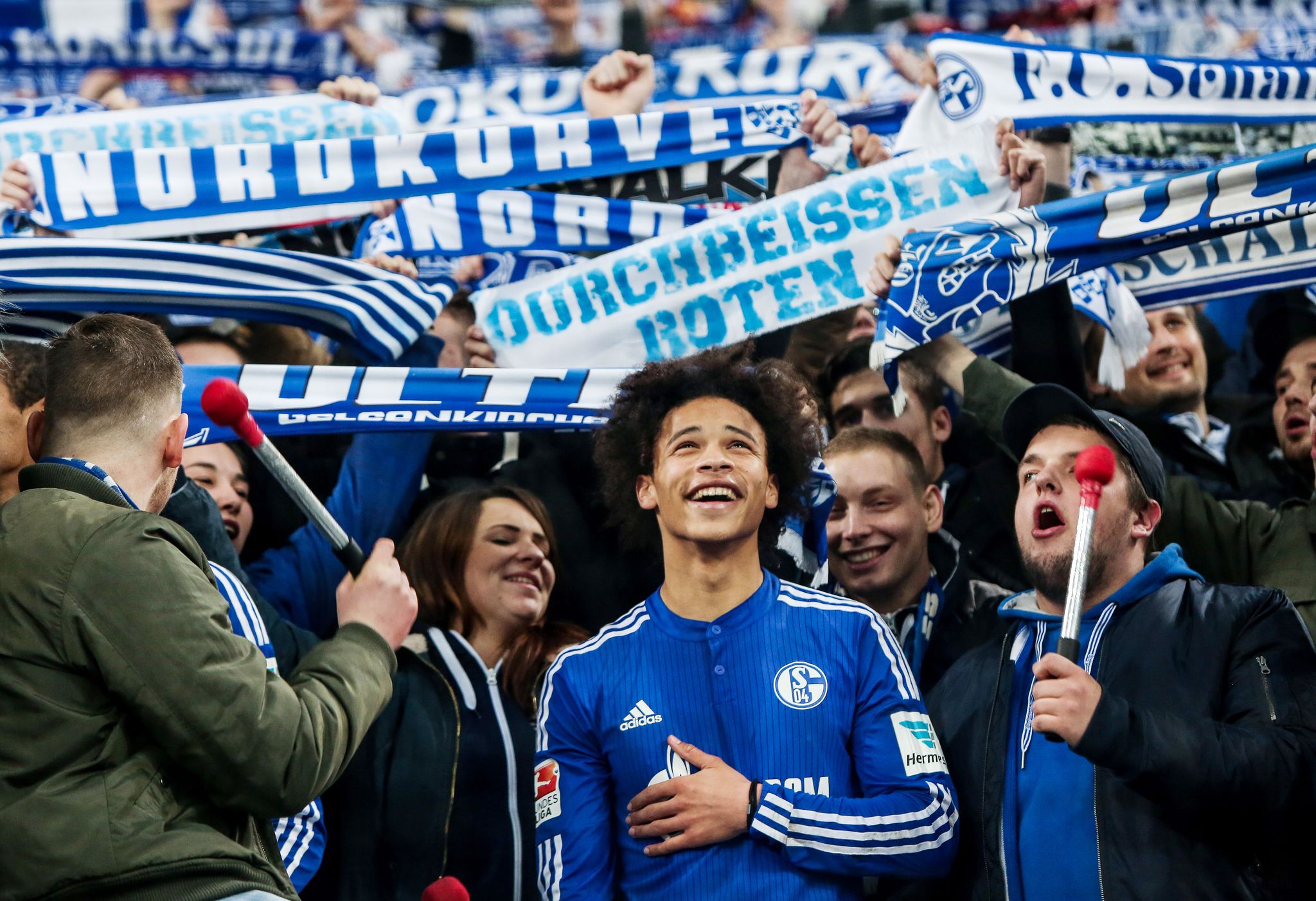 Leroy Sané will «vielleicht nochmal für Schalke auflaufen» Leroy Sané will «vielleicht nochmal für Schalke auflaufen»