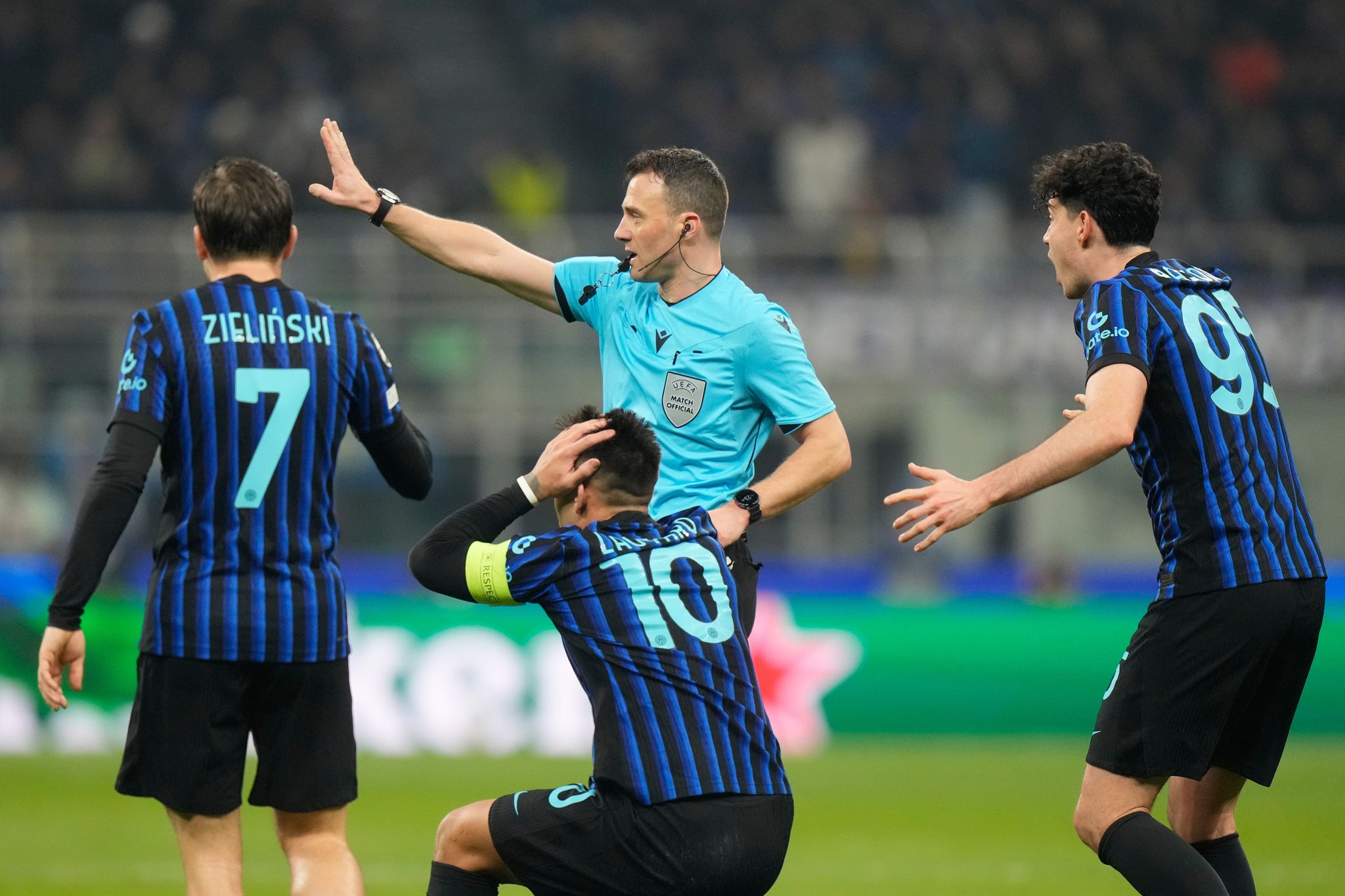 Wegen Elfer: Trainer-Legende schimpft auf Zwayer und Wirtz