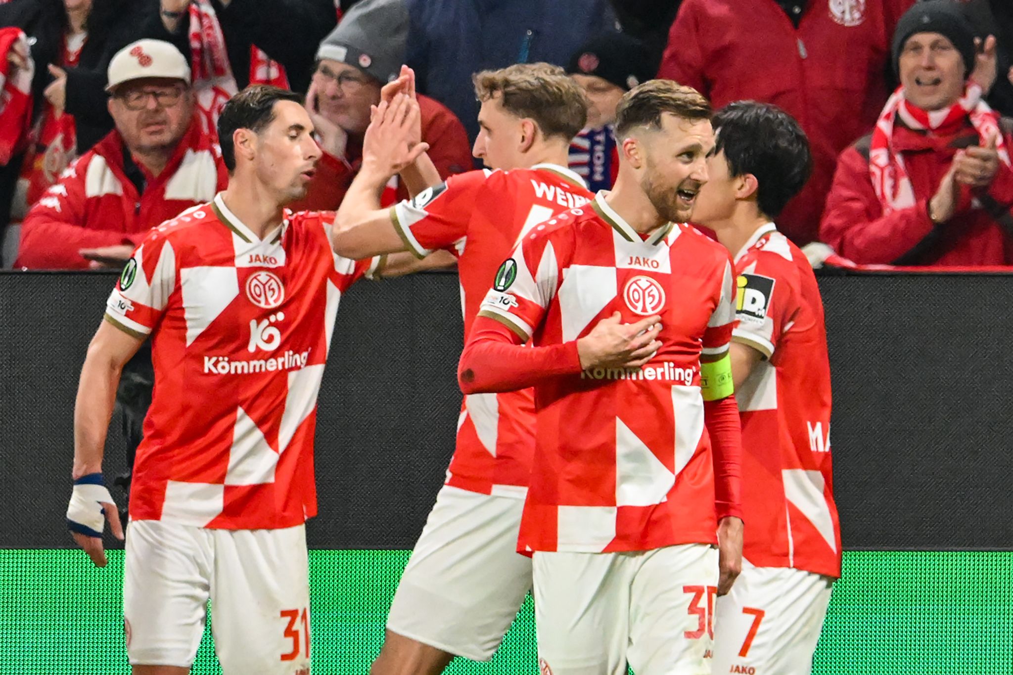 Mainz feiert erstmaligen Achtelfinal-Einzug im Europapokal Mainz feiert erstmaligen Achtelfinal-Einzug im Europapokal