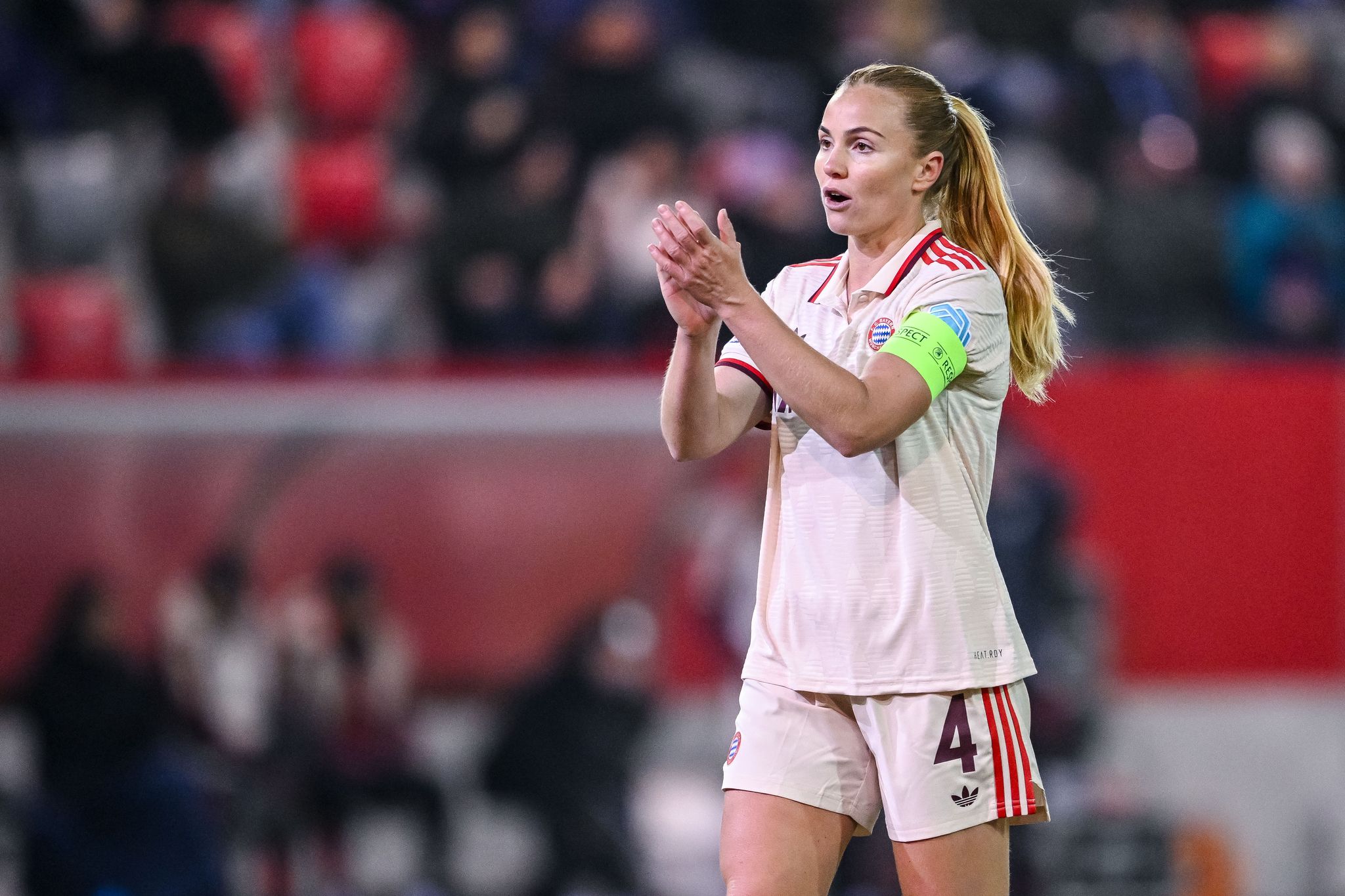 Bayern-Kapitänin Viggosdottir verlängert bis 2028