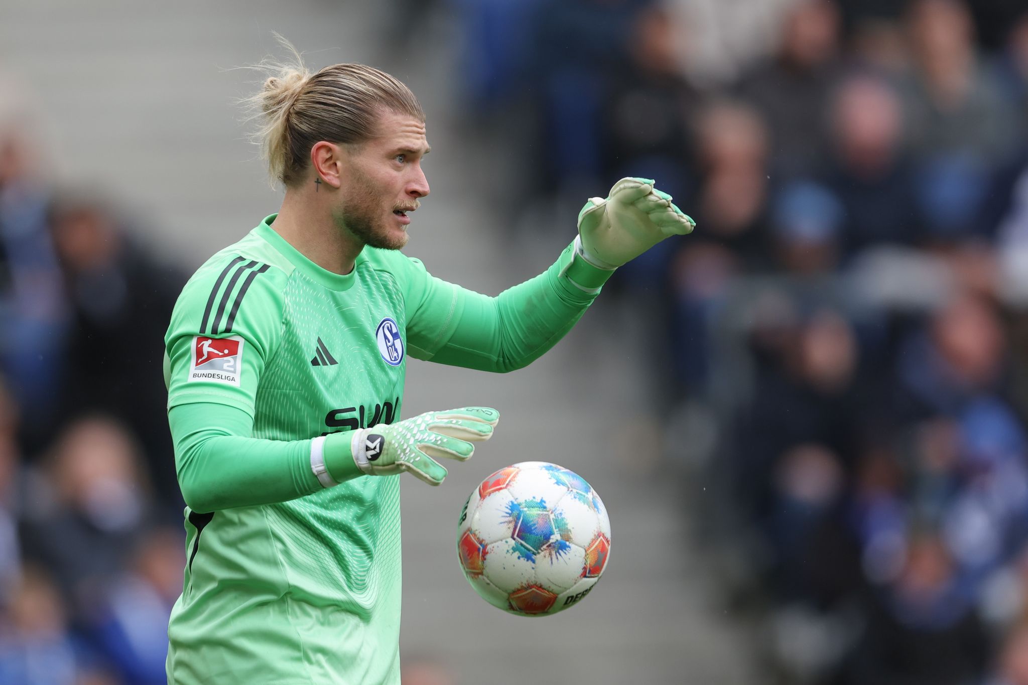 Schalke-Keeper Karius teilt Hassnachrichten gegen Familie