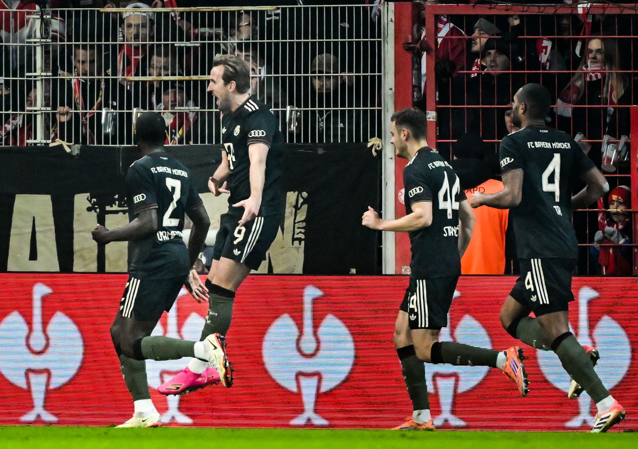 «Weiter oder weg»: Bayern zittern sich zu 3:2 bei Union «Weiter oder weg»: Bayern zittern sich zu 3:2 bei Union