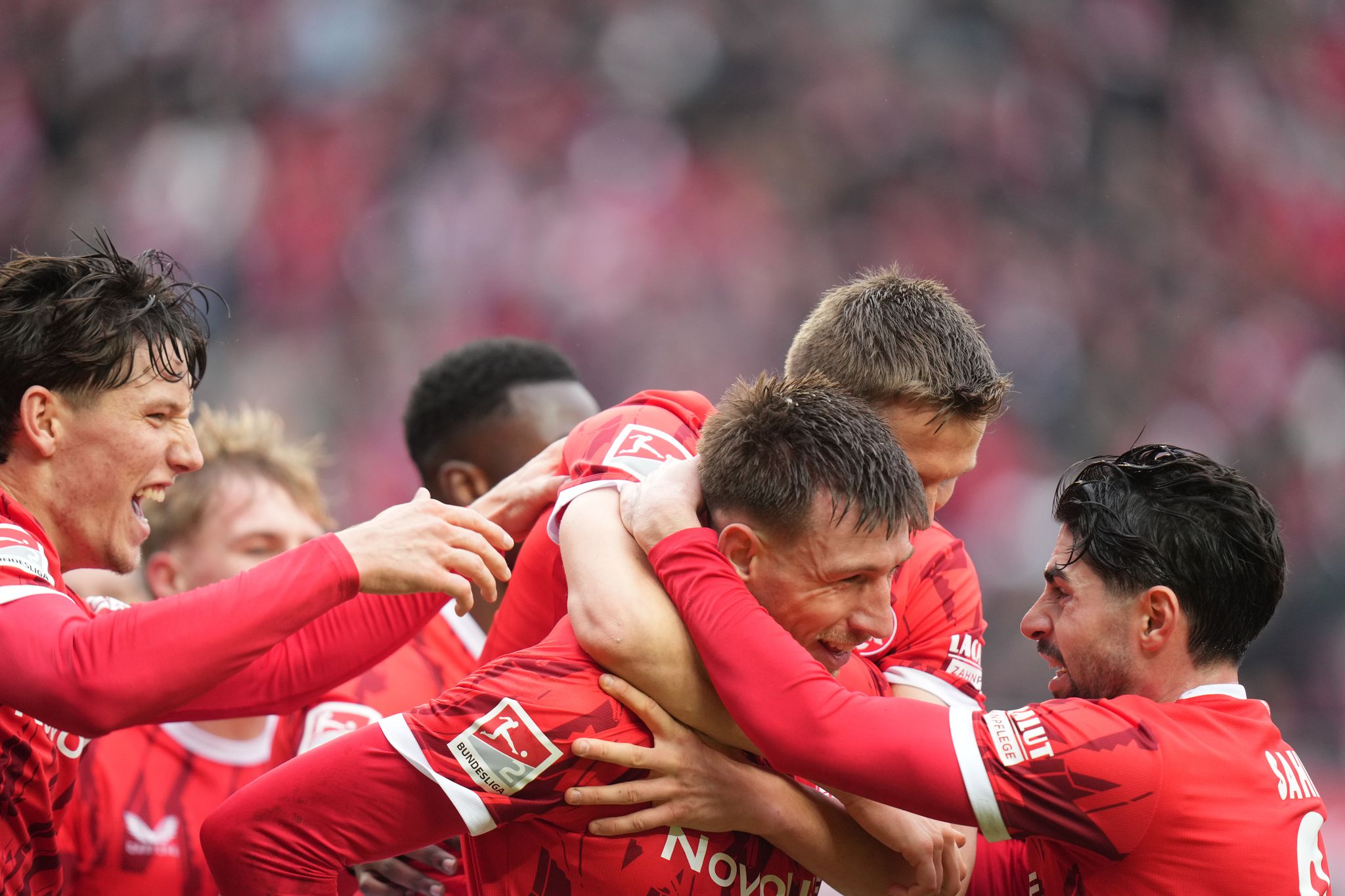 3:1 gegen Dresden: Kaiserslautern hält Kontakt zur Spitze