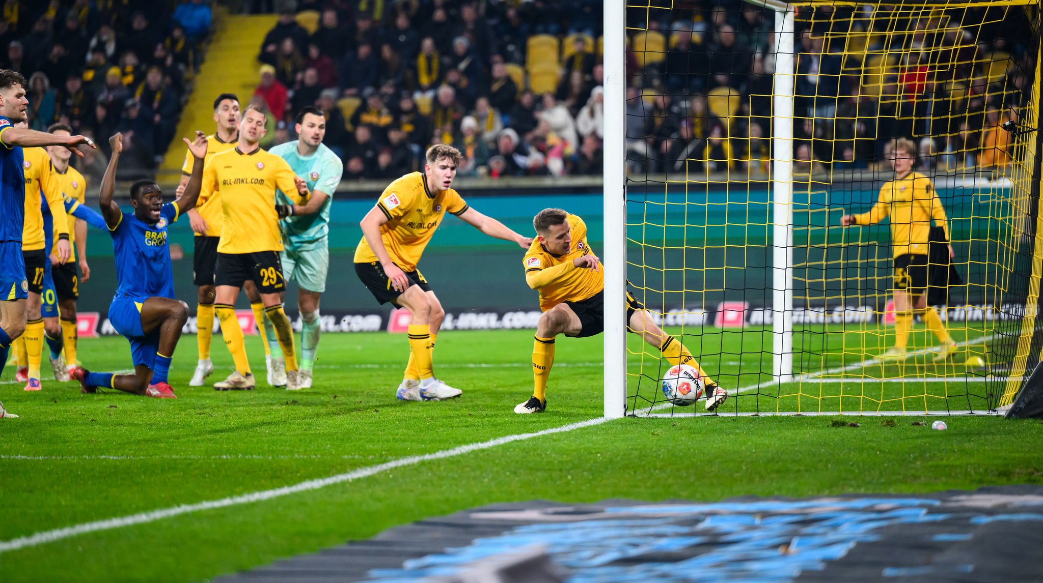 Braunschweig schlägt spät zurück: 3:2-Sieg in Dresden Braunschweig schlägt spät zurück: 3:2-Sieg in Dresden