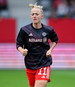 Bayern-Torjägerin Schüller wechselt zu ManUnited