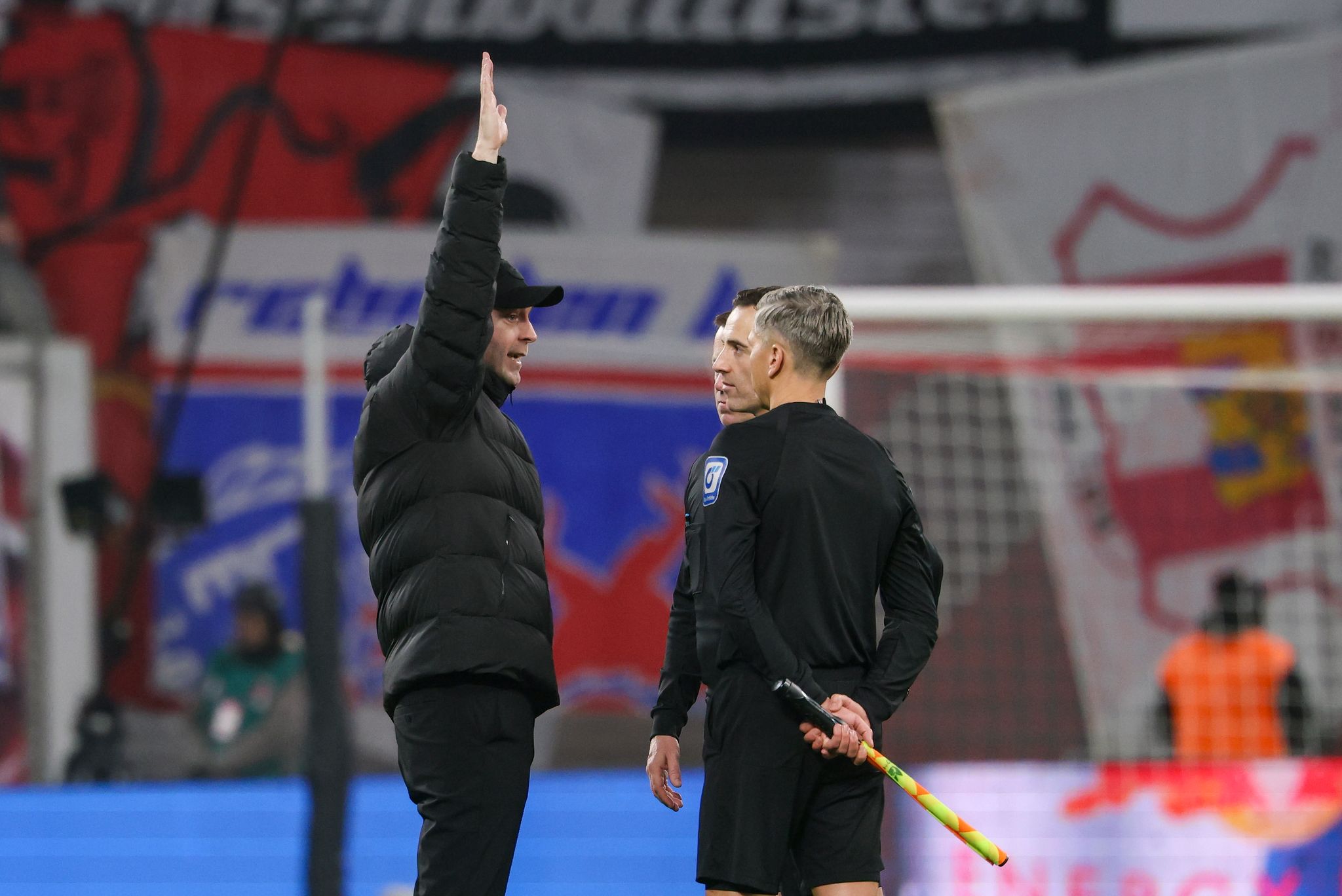 Leipziger Ärger über den Schiri – «Dem Spiel nicht würdig» Leipziger Ärger über den Schiri – «Dem Spiel nicht würdig»