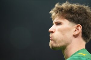 Torhüter Kobel reist aus Dortmunder Trainingslager ab