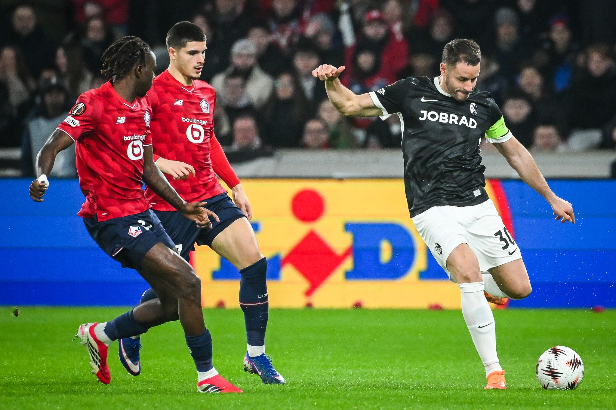 0:1 in Lille: Freiburg verteidigt sich ins Achtelfinale 0:1 in Lille: Freiburg verteidigt sich ins Achtelfinale