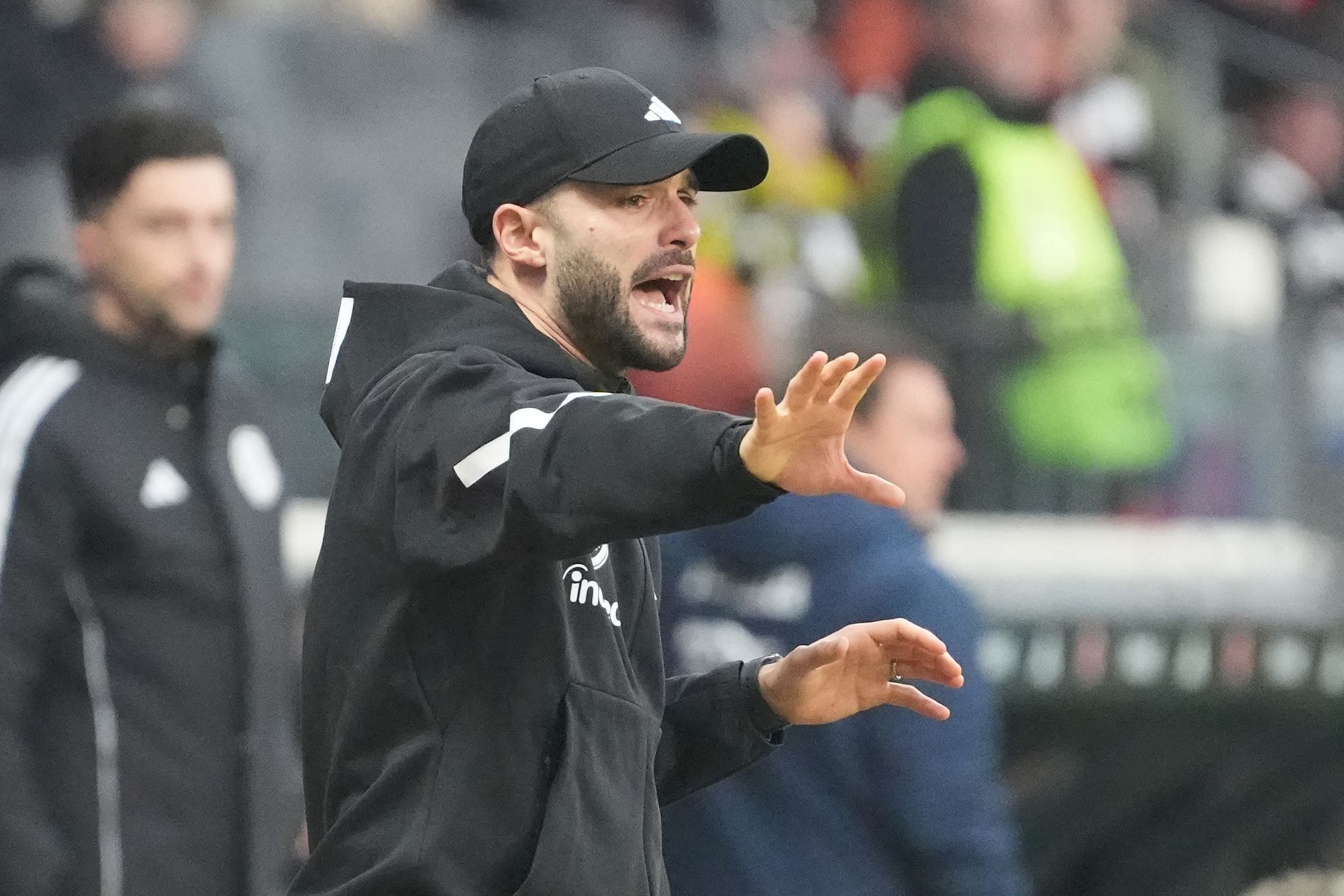 Frankfurt setzt auch im nächsten Spiel auf Interimsduo Frankfurt setzt auch im nächsten Spiel auf Interimsduo