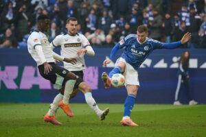 Dzeko trifft bei Schalke-Debüt: Remis «fast wie ein Sieg»