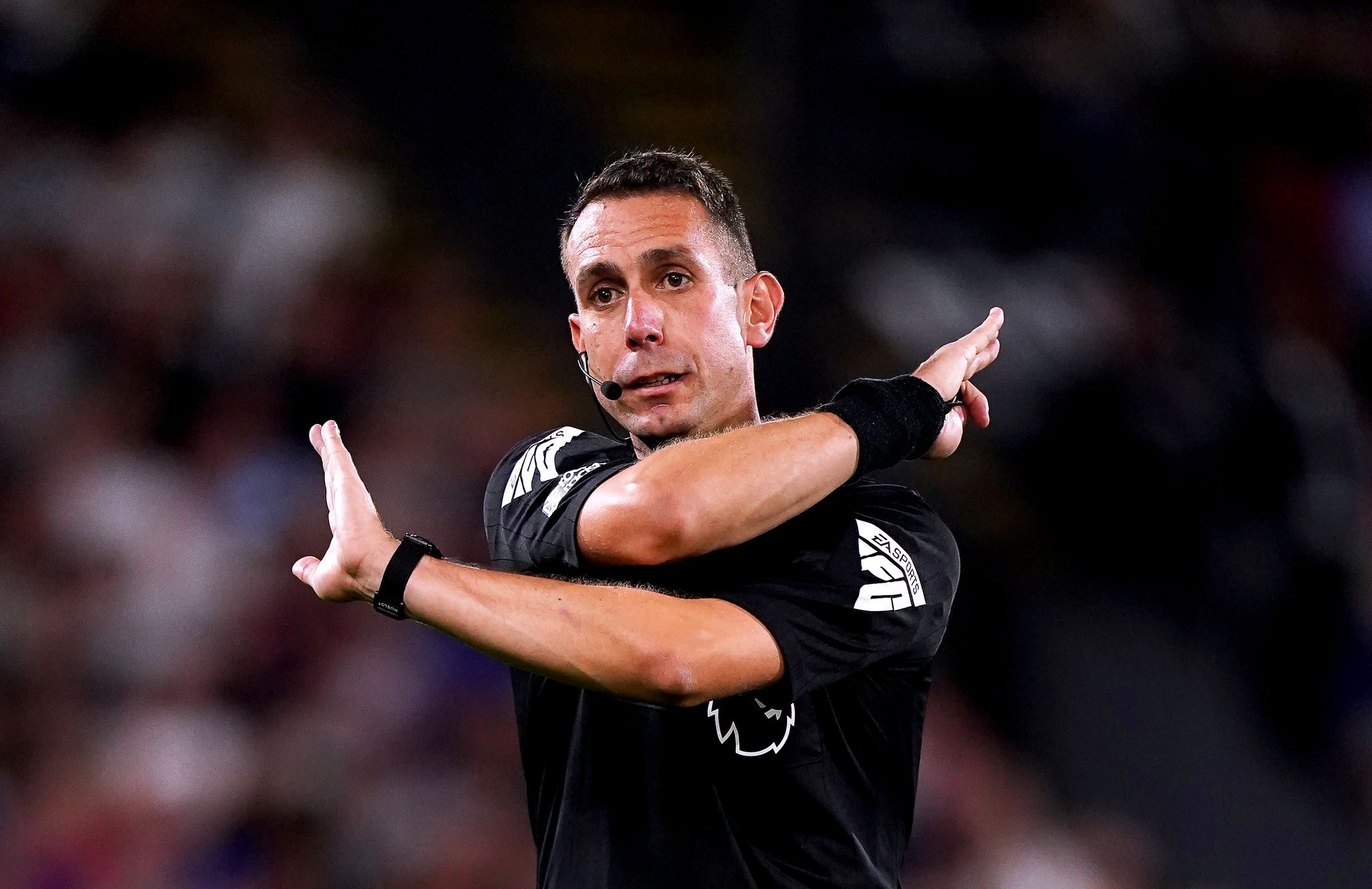 Kinderpornografie: Bewährungsstrafe für Skandal-Schiri Coote