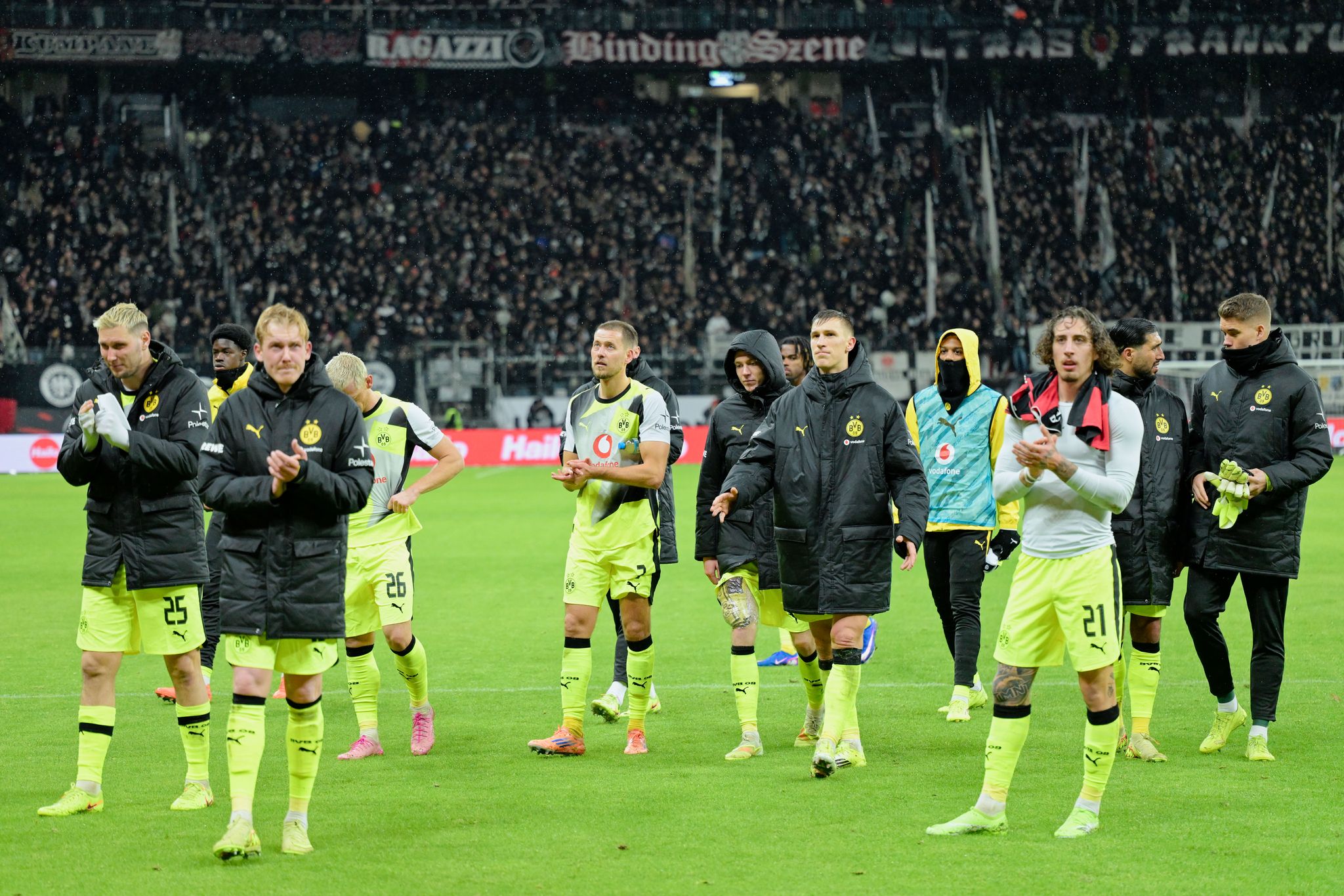 Spektakel mit Spaß: Eintracht und BVB mit «Werbung» für Liga Spektakel mit Spaß: Eintracht und BVB mit «Werbung» für Liga